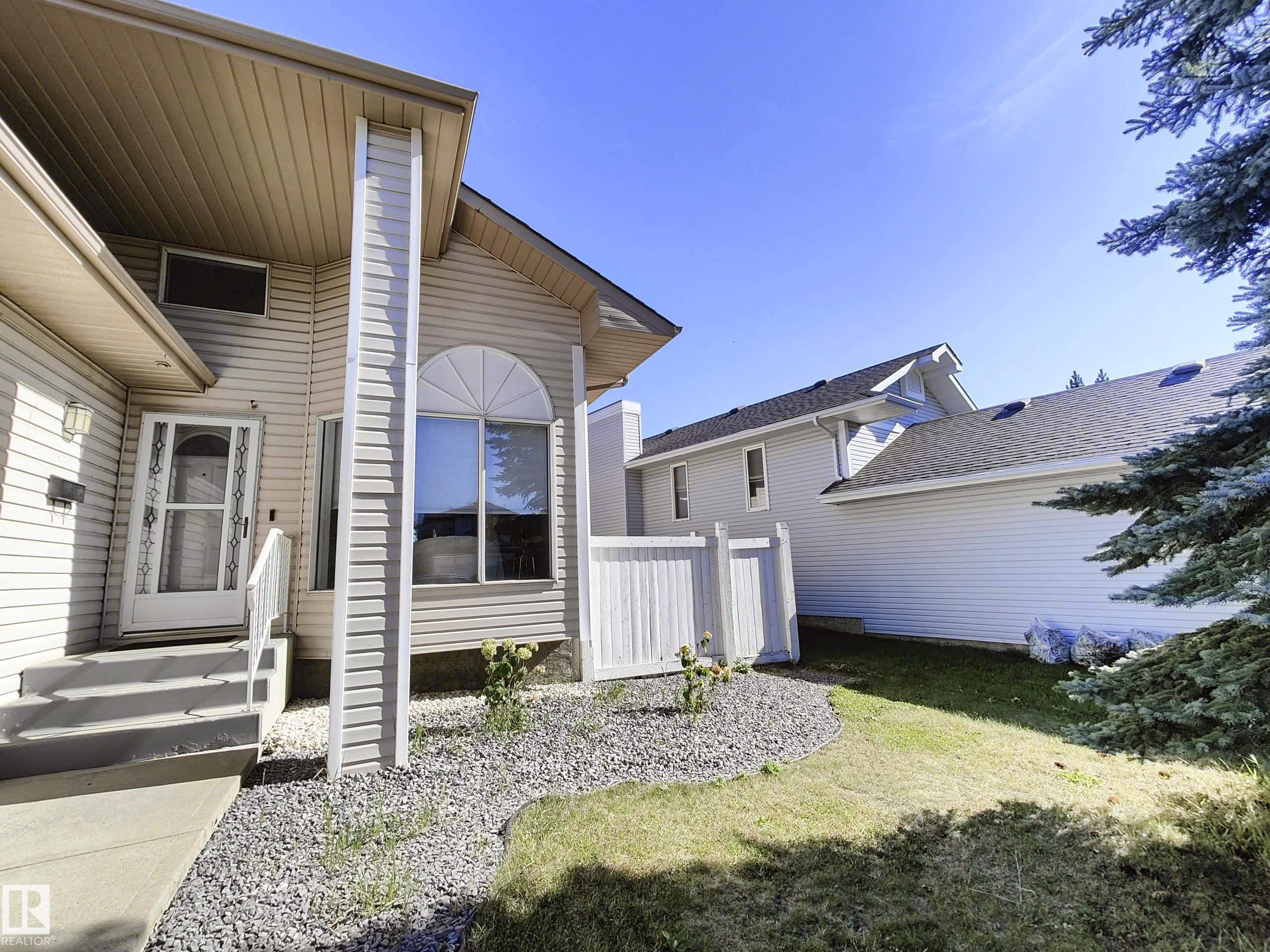 Third View of 215 PETER Close NW, Potter Greens, Edmonton, Alberta, T5T 5Y5