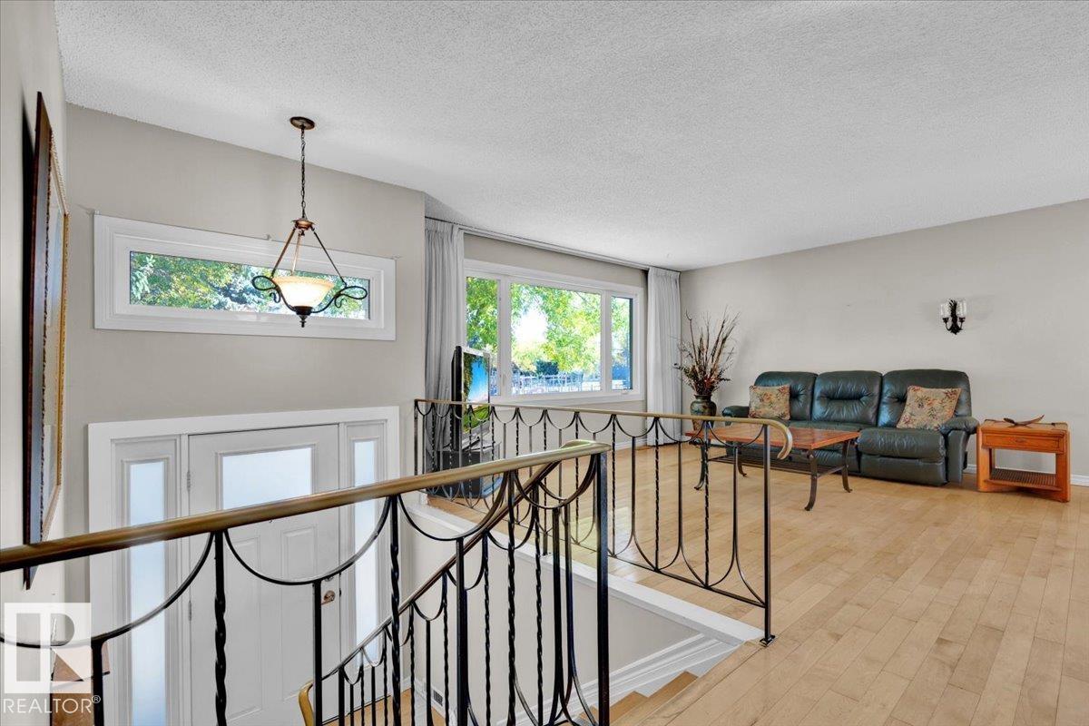 Fifth View of 11914 40 Street, Beacon Heights, Edmonton, Alberta, T5W 2K9