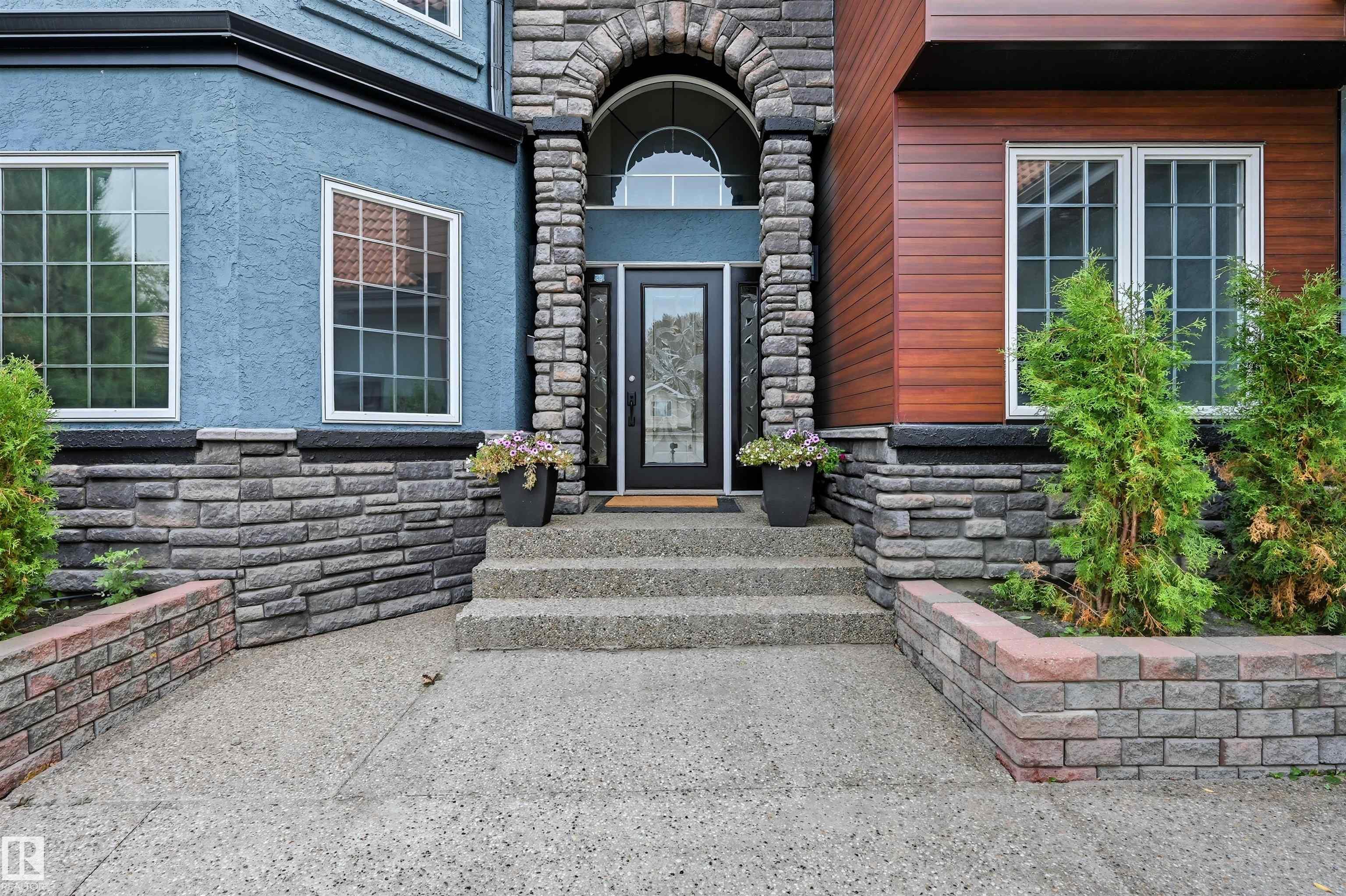 Third View of 690 HENDERSON Street, Henderson Estates, Edmonton, Alberta, T6R 2R8