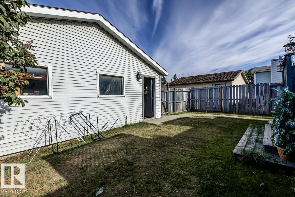 Third View of 1187 LAKEWOOD Road N, Tipaskan, Edmonton, Alberta, T6K 4C6