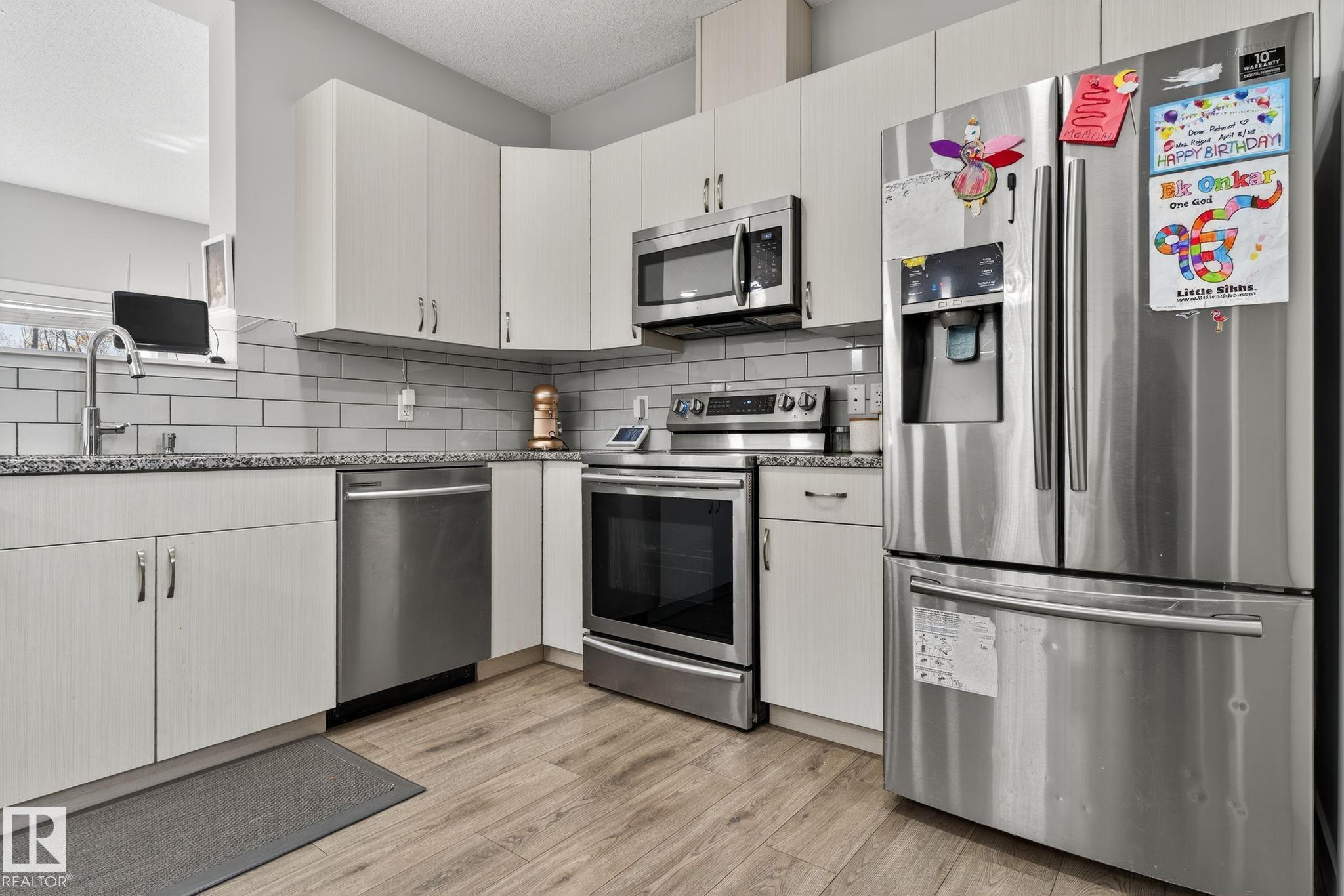 Fifth View of 267 39 ave, Maple Crest, Edmonton, Alberta, T6T 2K2