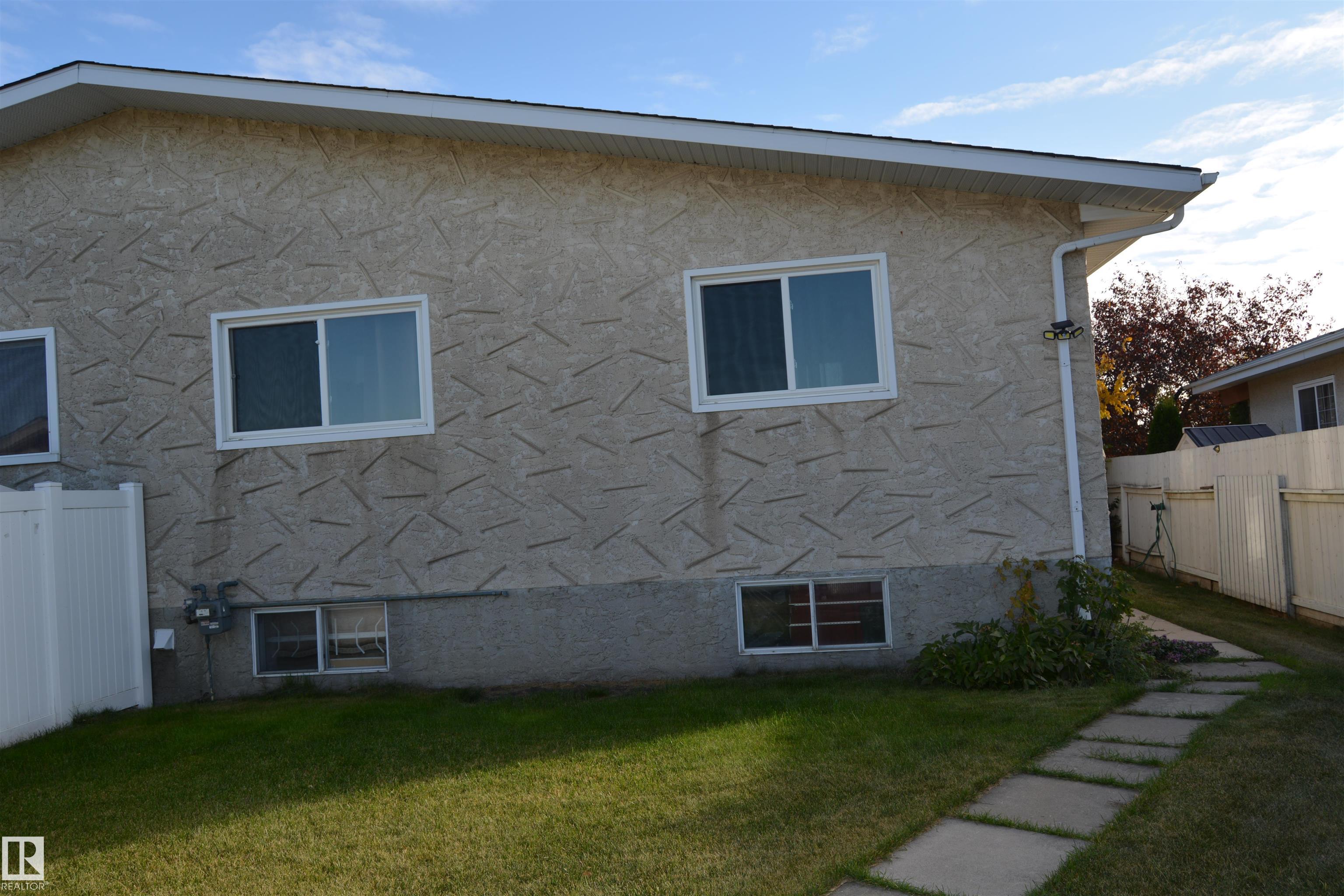 Second View of 132 MILLBOURNE Road E, Lee Ridge, Edmonton, Alberta, T6K 0K9