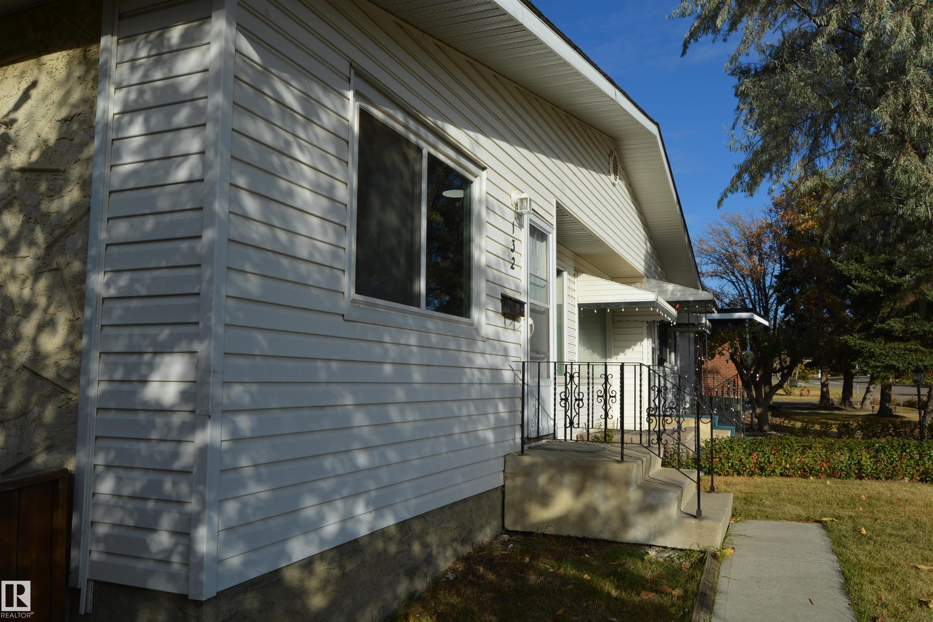 Third View of 132 MILLBOURNE Road E, Lee Ridge, Edmonton, Alberta, T6K 0K9