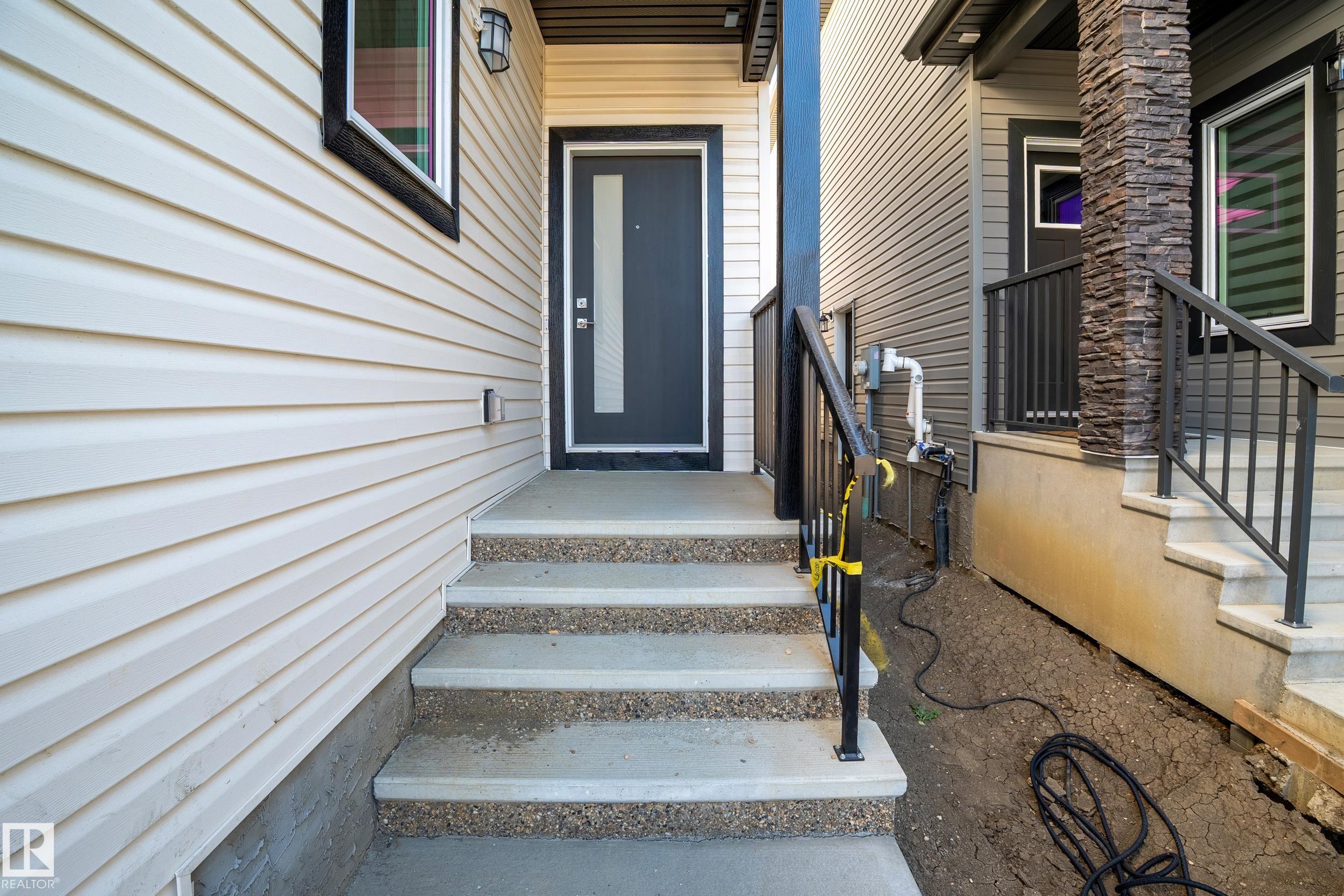 Fifth View of 2033 209A Street, Stillwater, Edmonton, Alberta, T6M 3C8
