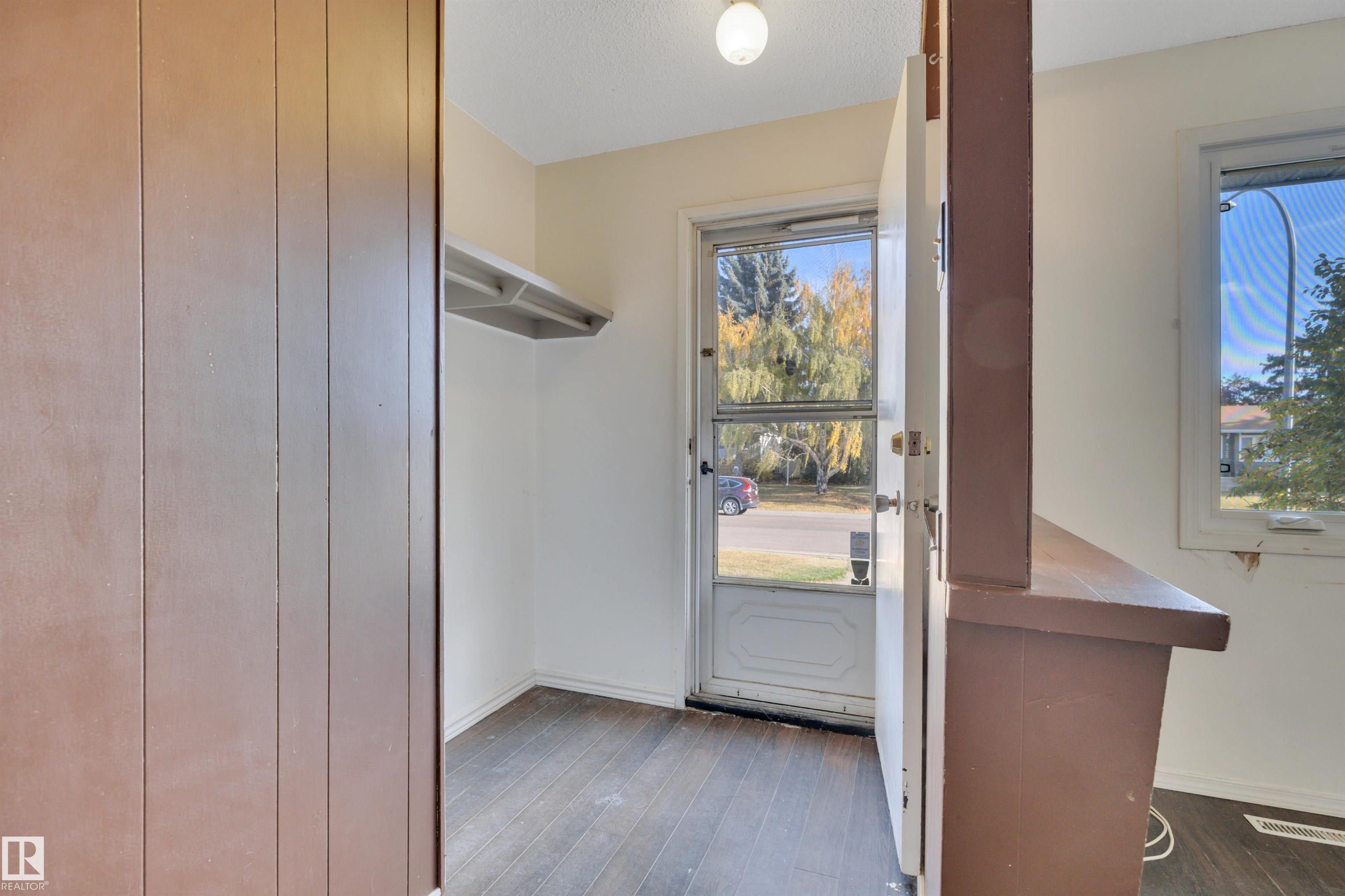 Fifth View of 8328 165 Street, Elmwood, Edmonton, Alberta, T5R 2R4