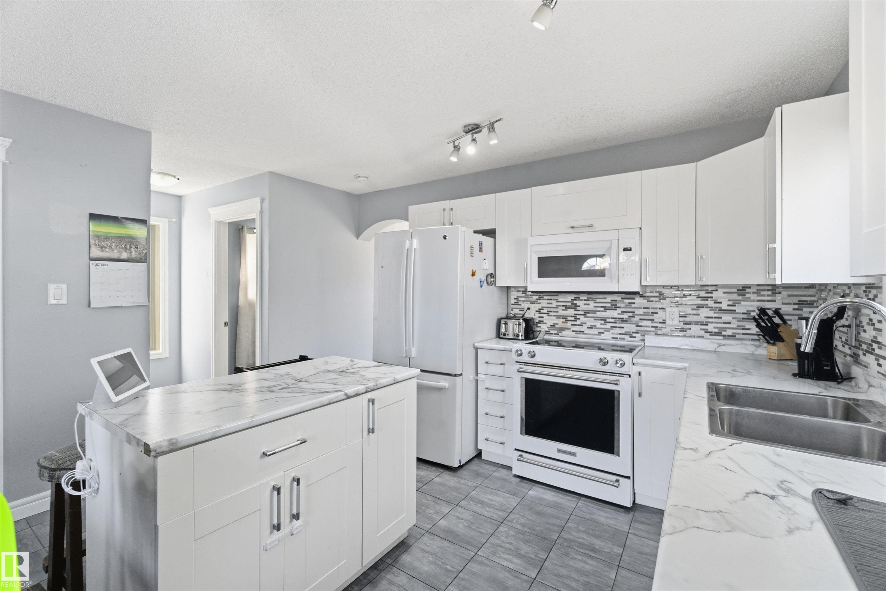 Fifth View of 3908 161 Avenue NW, Brintnell, Edmonton, Alberta, T5Y 3J8