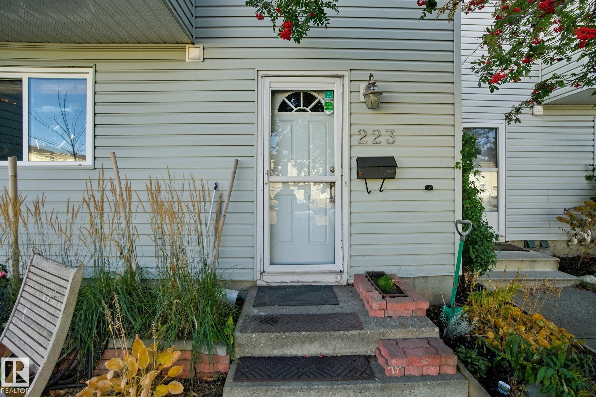 223 DICKINSFIELD Court, E4462532, Alberta,