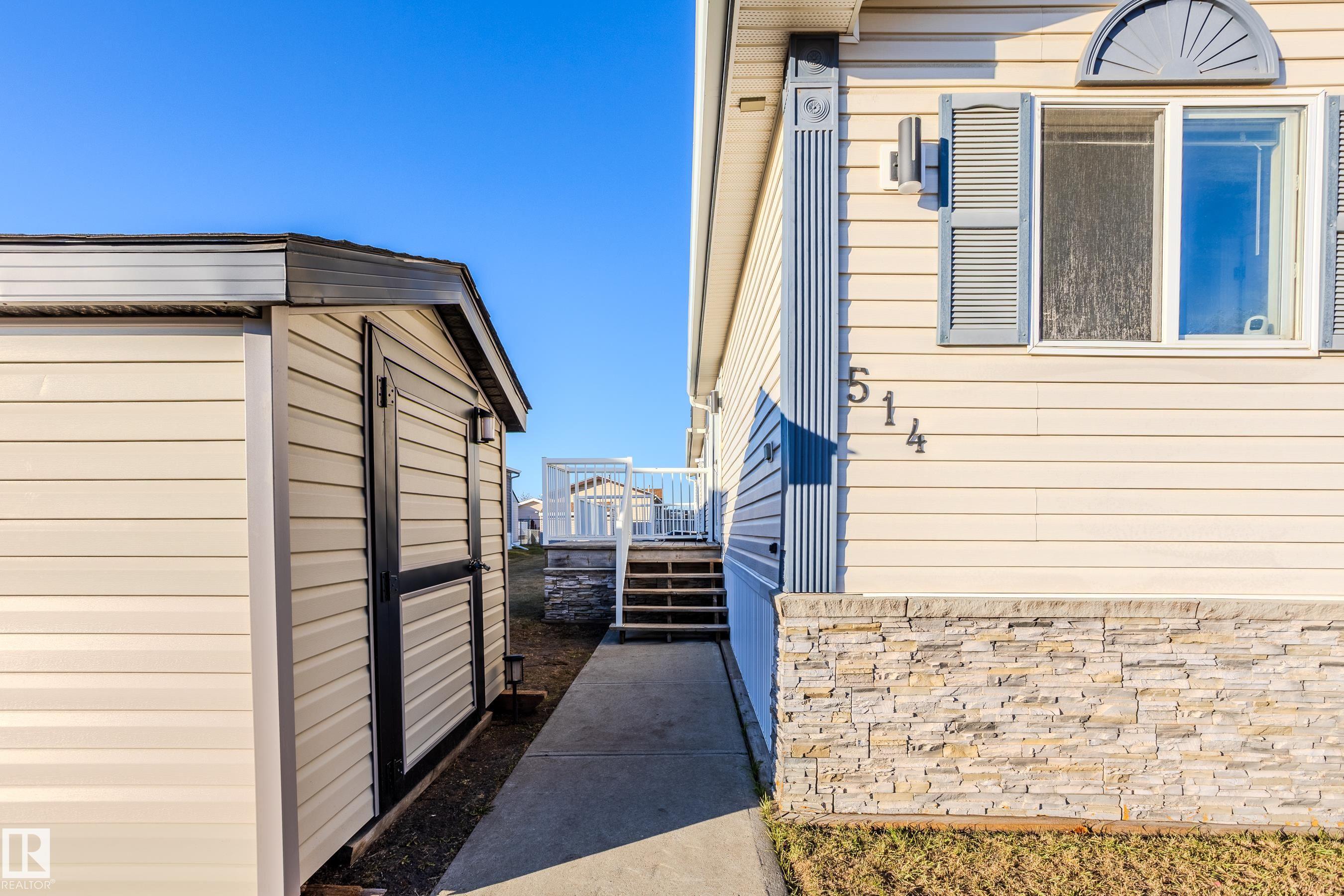 Third View of 514 Maple Wood Crescent NW, Maple Ridge (Edmonton), Edmonton, Alberta, T6P 0A9