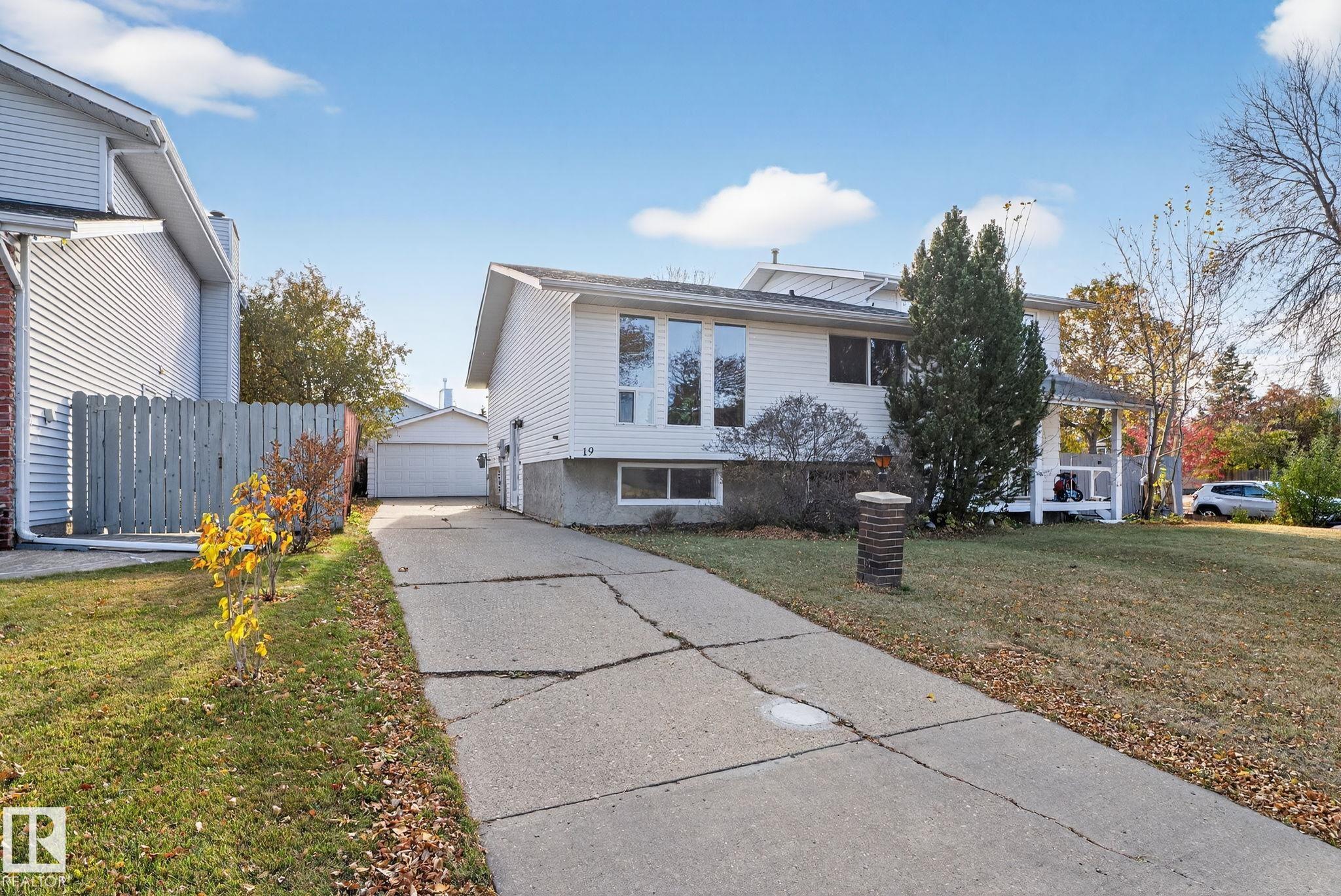 Second View of 19 PRINCETON Crescent, Pineview, St. Albert, Alberta, T8N 4V3
