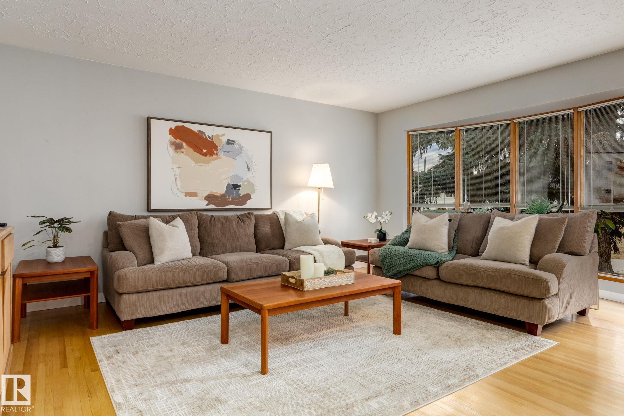 Third View of 9324 161 Street, Meadowlark Park (Edmonton), Edmonton, Alberta, T5R 2L4