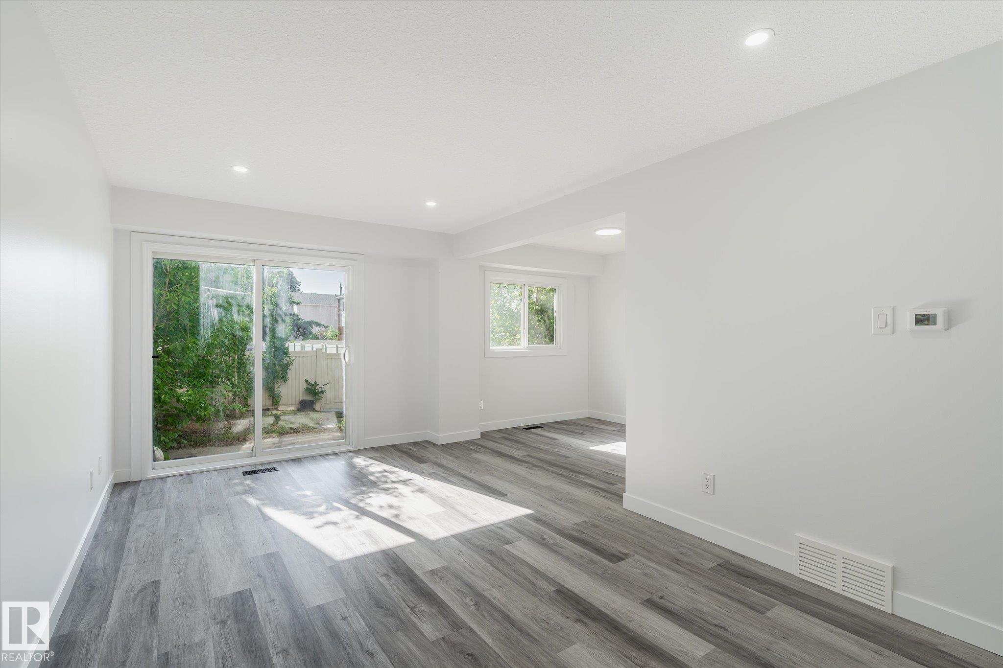 Third View of 199 CENTENNIAL Crest, Britannia Youngstown, Edmonton, Alberta, T5P 4H5