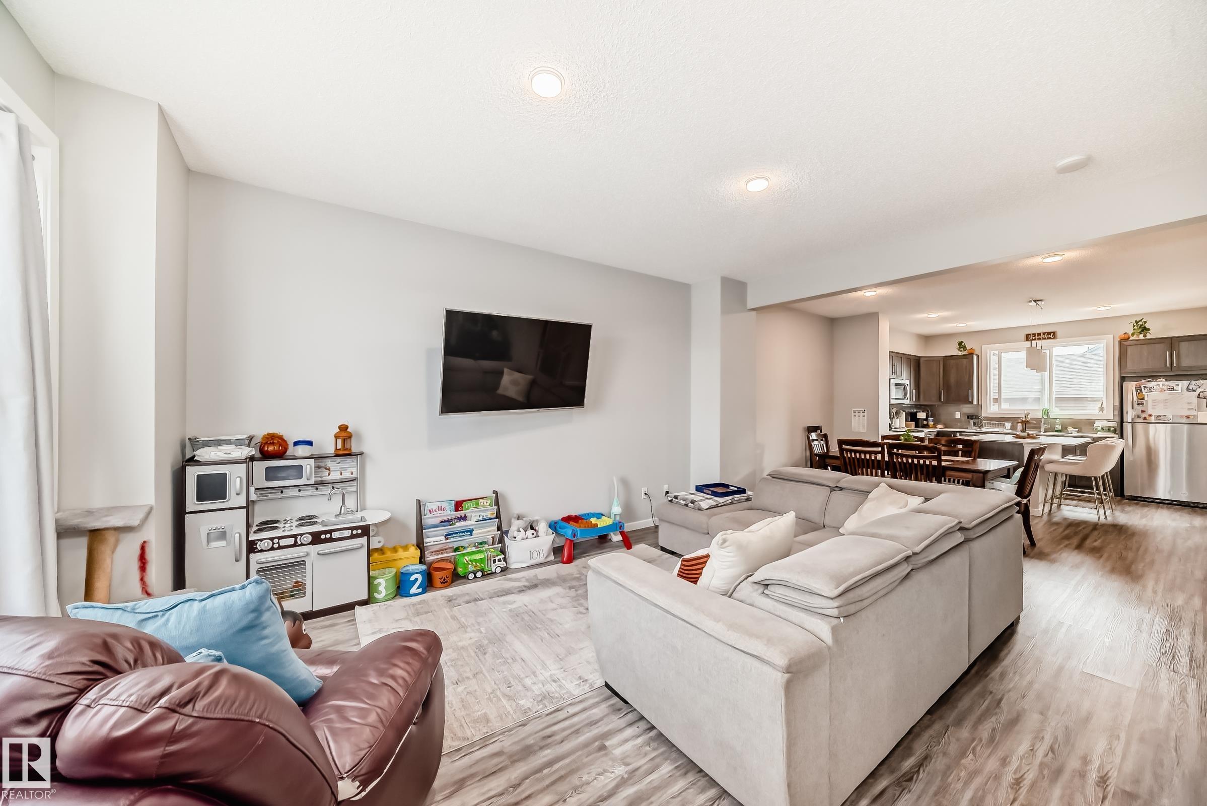 Third View of 2609 MAPLE Way, Maple Crest, Edmonton, Alberta, T6T 2K1