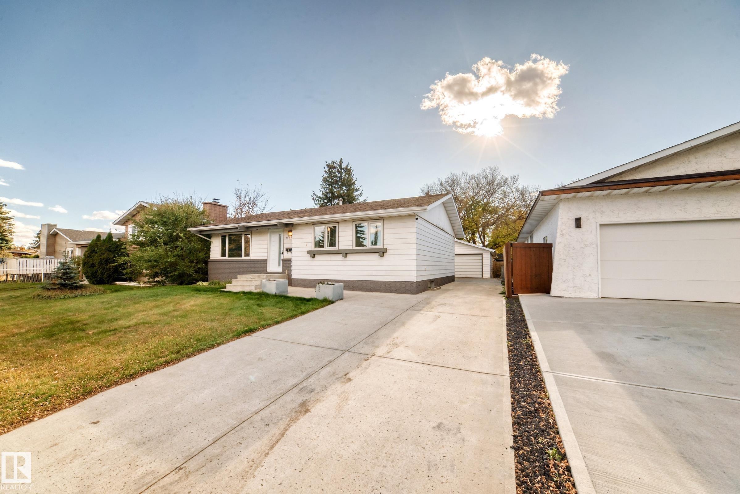 Third View of 18215 80A Avenue, Aldergrove, Edmonton, Alberta, T5T 0V4