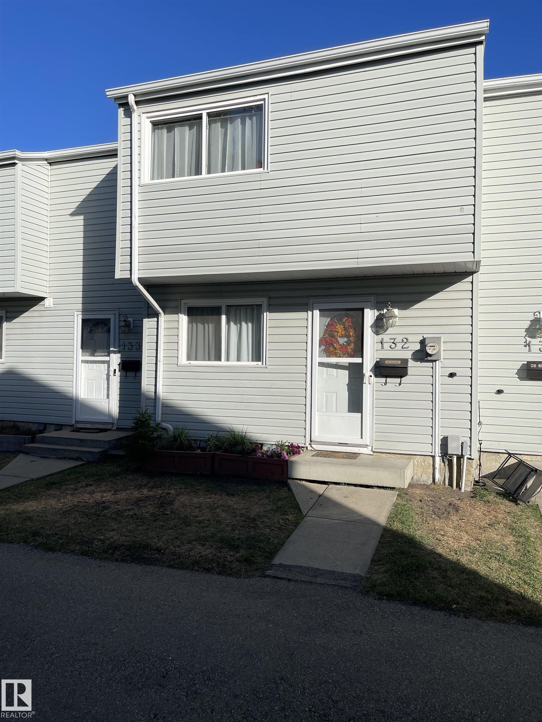 132 DICKINSFIELD Court, E4463176, Alberta,
