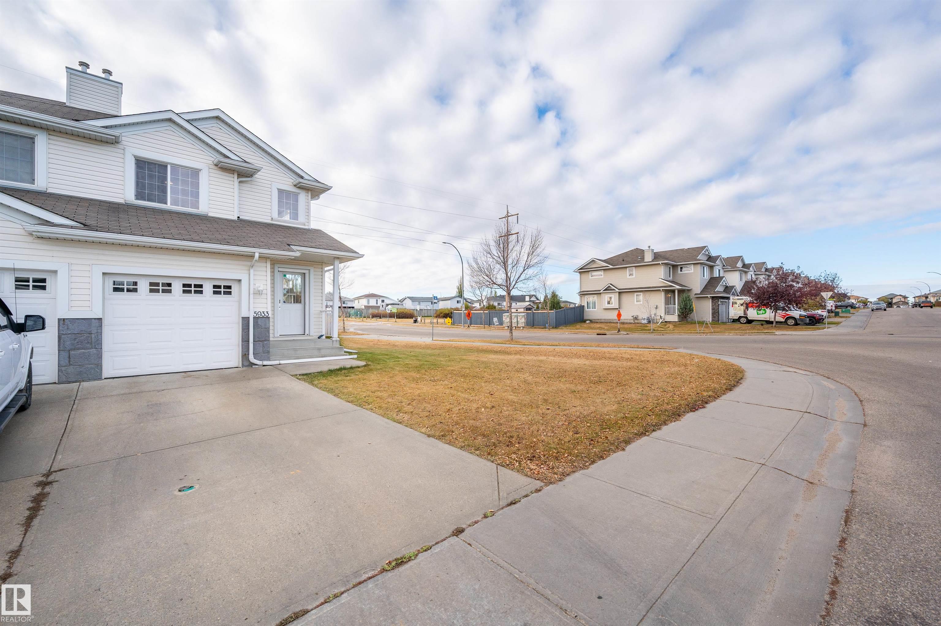 Third View of 5933 164 Avenue, Hollick-Kenyon, Edmonton, Alberta, T5Y 0B2