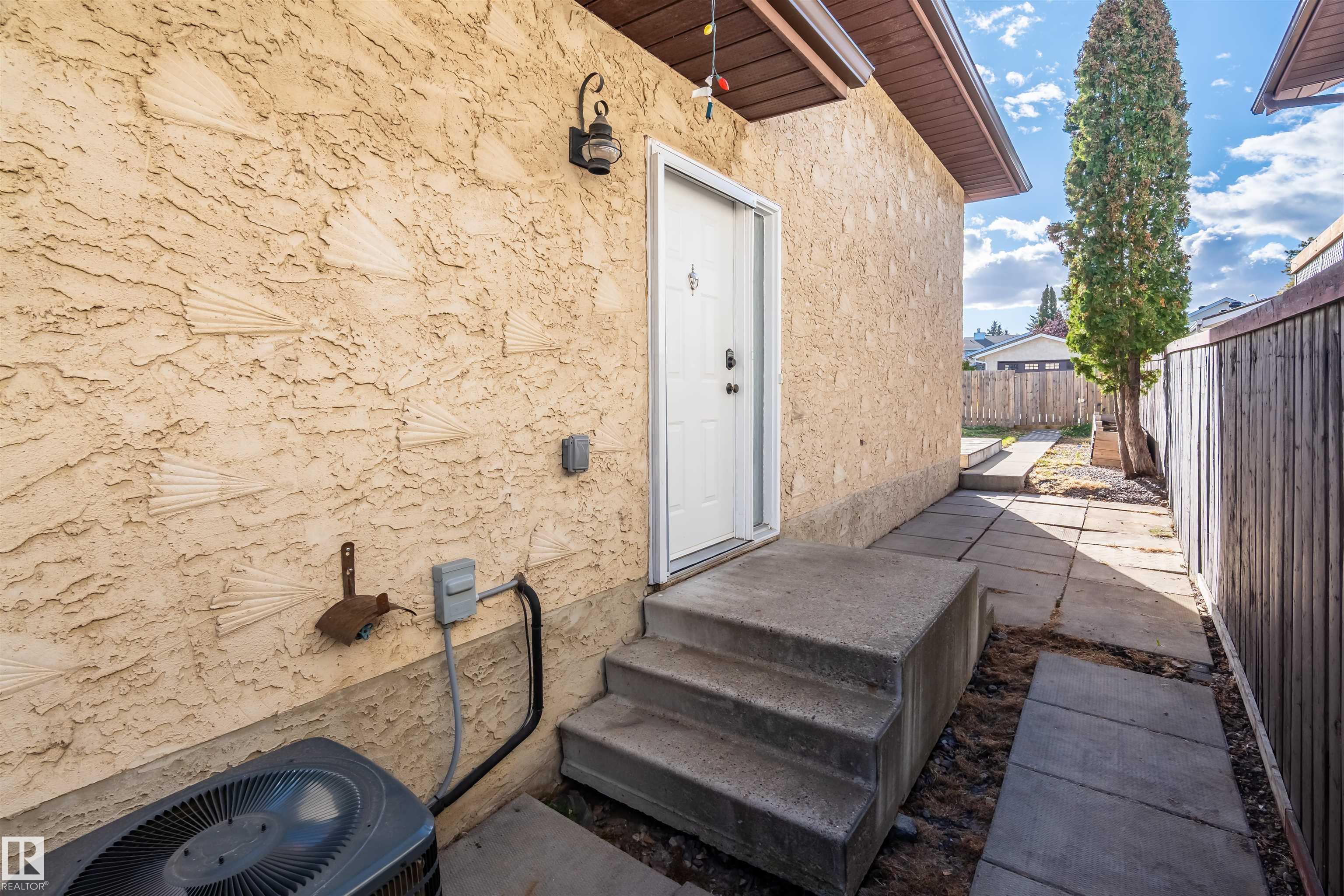 Fifth View of 4326 38 Street, Kiniski Gardens, Edmonton, Alberta, T6L 4R4