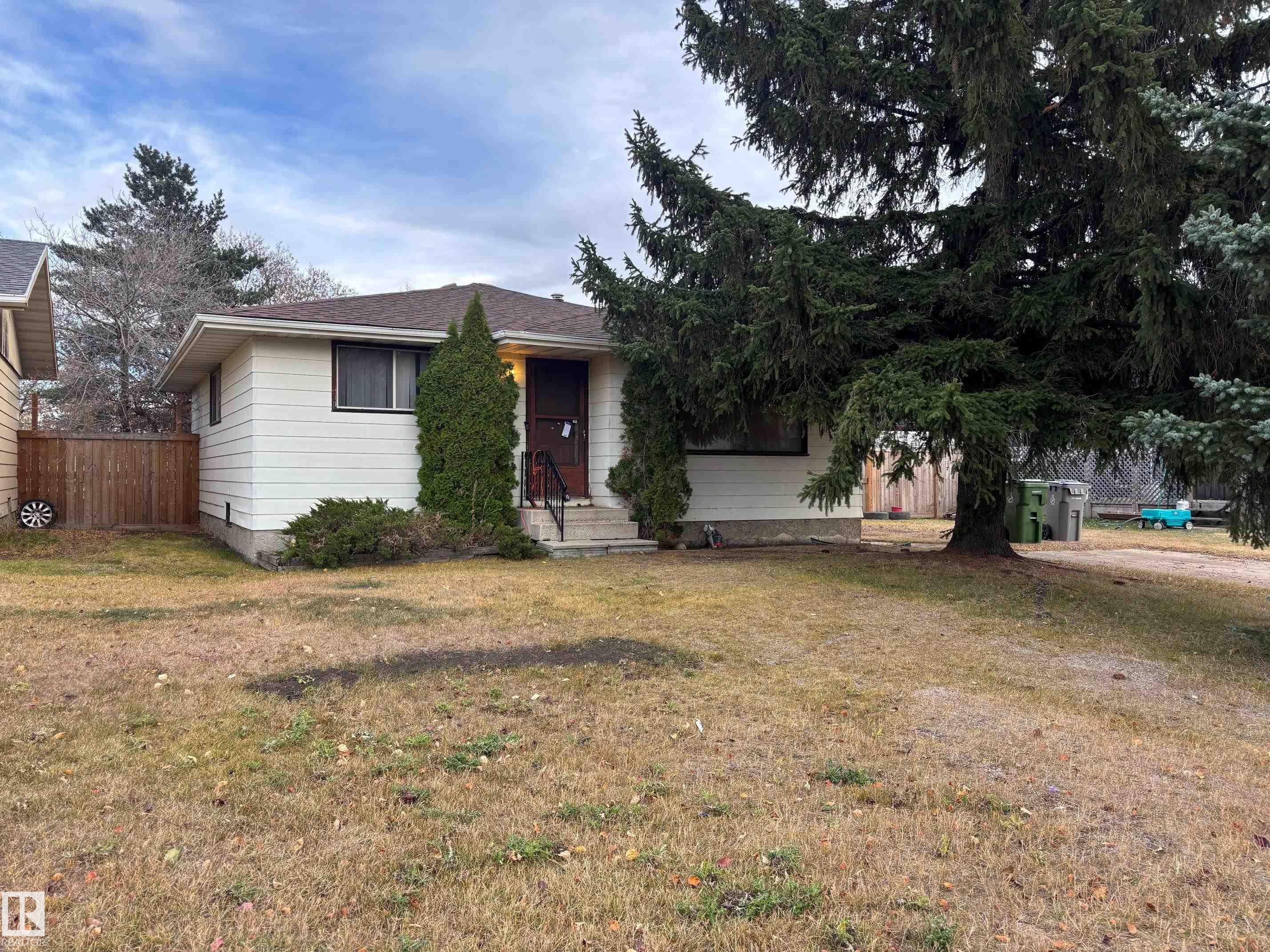 120 GRANDIN Drive, E4463377, Alberta,