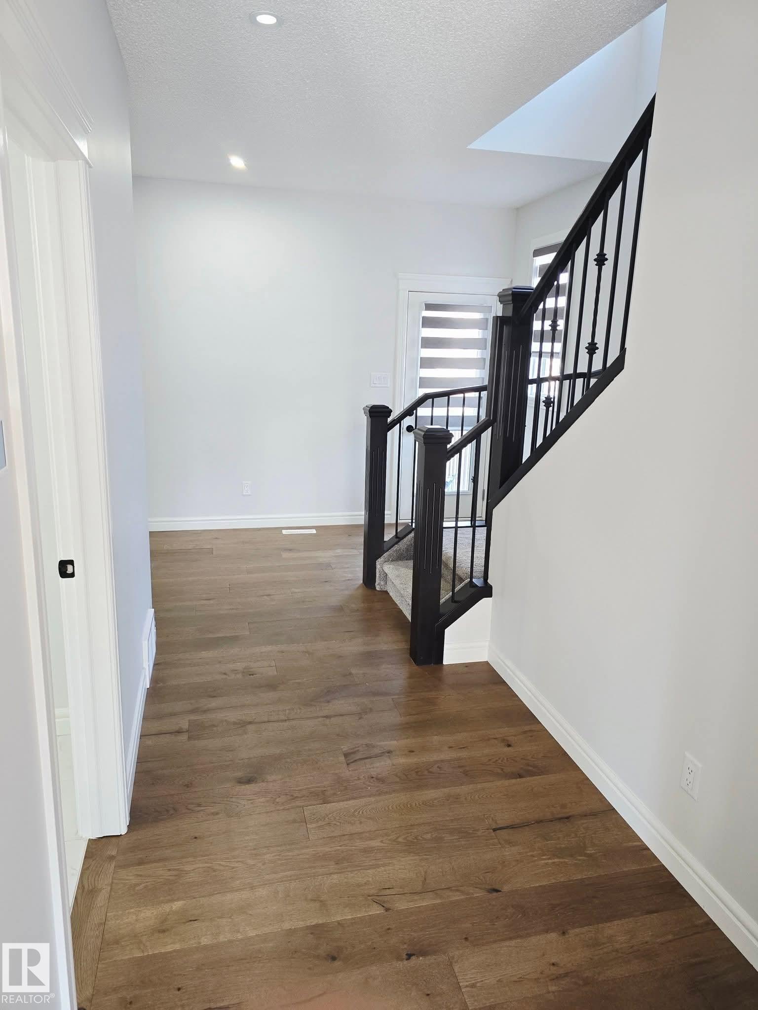 Fifth View of 449 CONROY Crescent, Cavanagh, Edmonton, Alberta, T6W 5A9