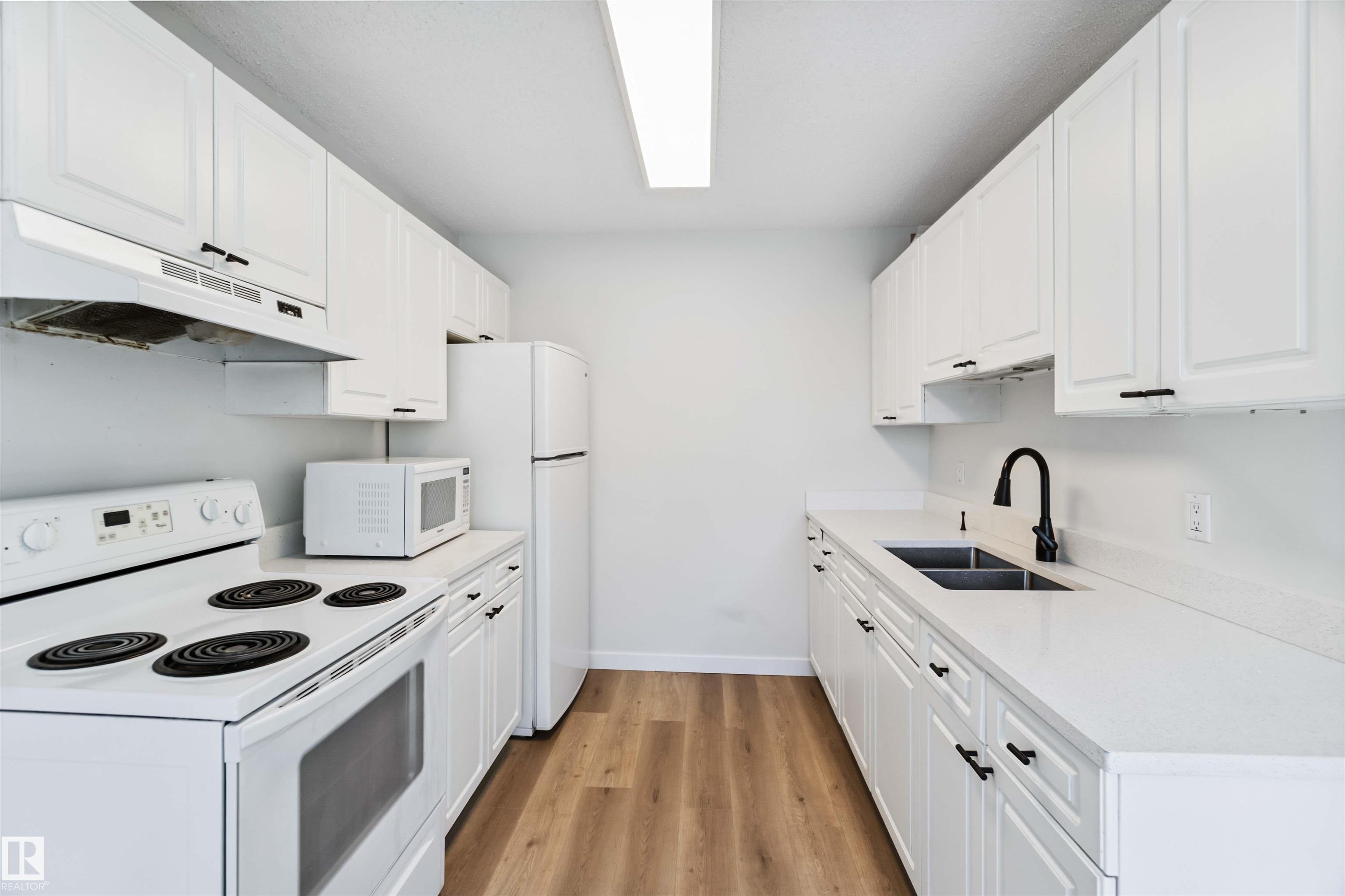 Fifth View of 1096 MILLBOURNE Road E, Michaels Park, Edmonton, Alberta, T6K 1W1