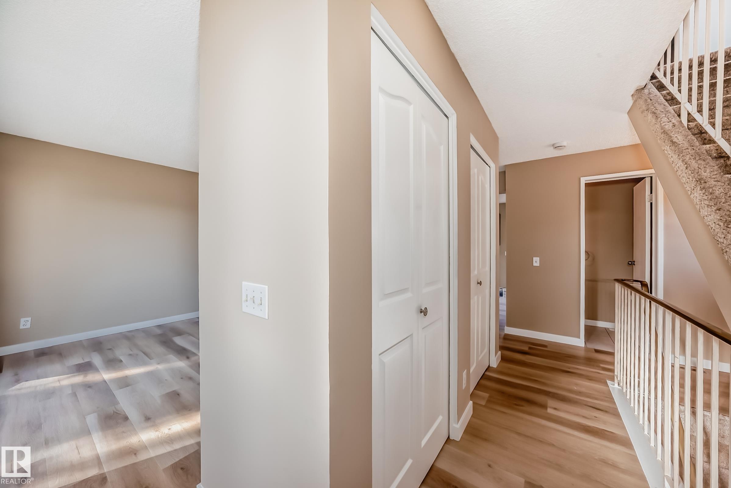 Fifth View of 3508 17B Avenue, Daly Grove, Edmonton, Alberta, T6L 2P3