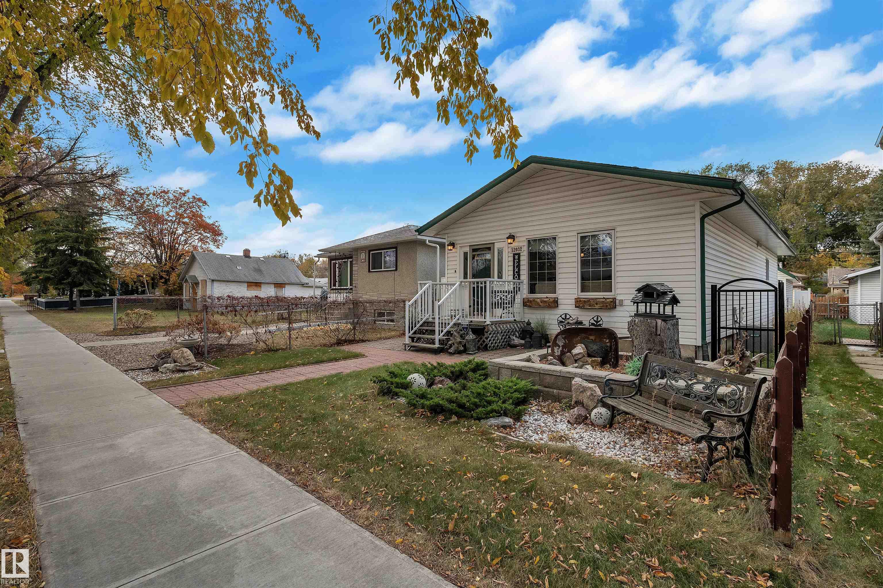 Second View of 12032 56 Street, Newton, Edmonton, Alberta, T5W 3T1