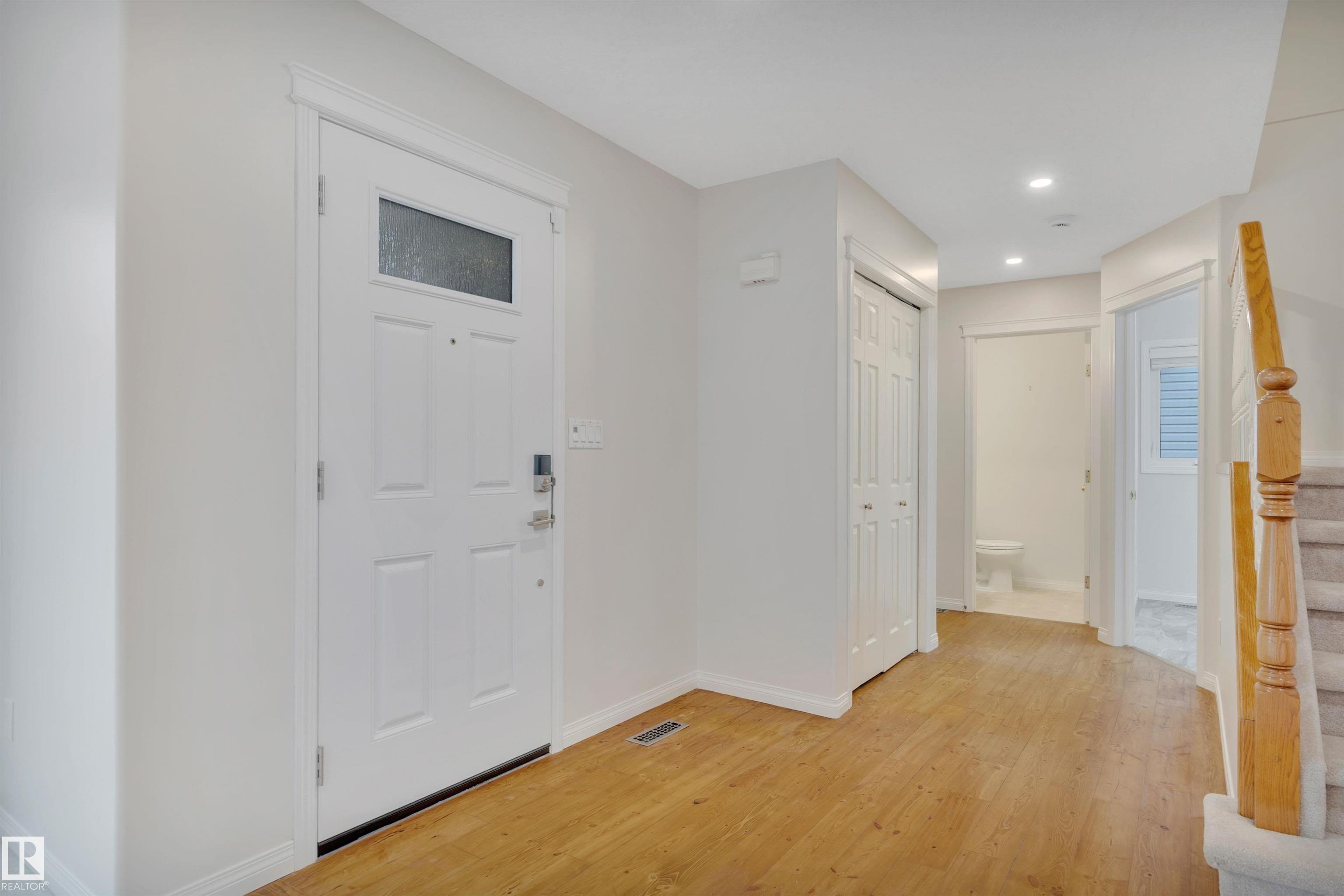 Fifth View of 1330 118A Street, Twin Brooks, Edmonton, Alberta, T6J 7G2