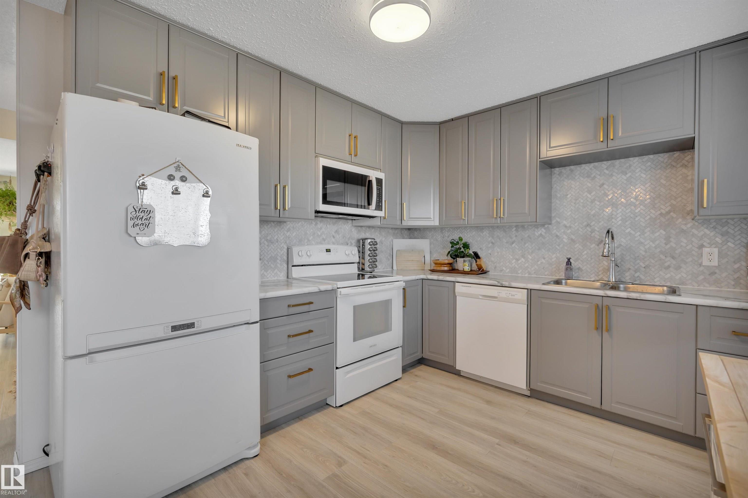 207 WEST LIBERTY Drive, E4463974, Alberta,