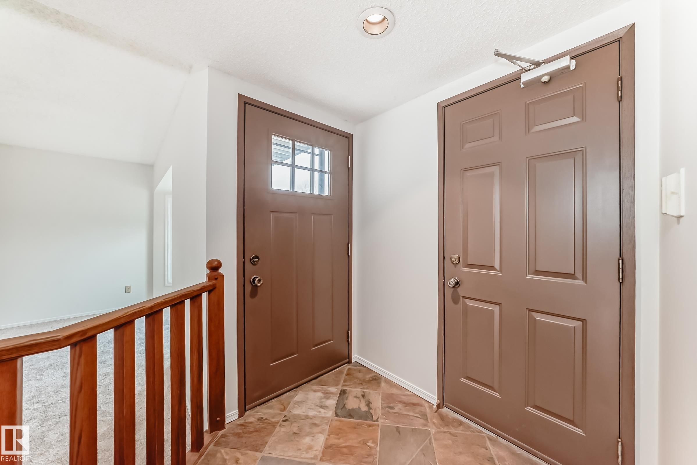 Fourth View of 1028 107 Street, Bearspaw (Edmonton), Edmonton, Alberta, T6J 6H2