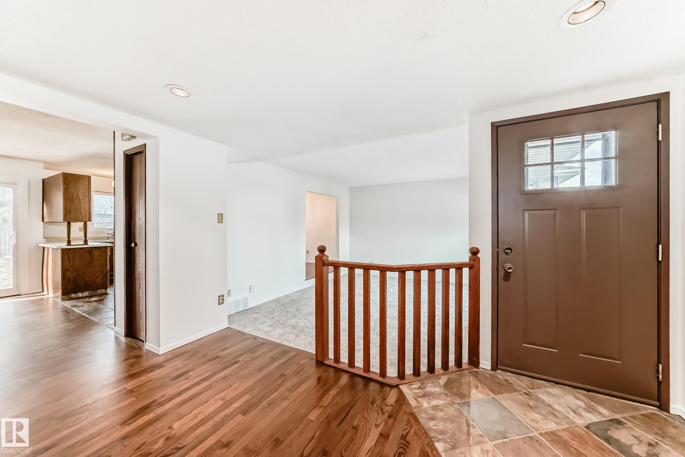 Fifth View of 1028 107 Street, Bearspaw (Edmonton), Edmonton, Alberta, T6J 6H2