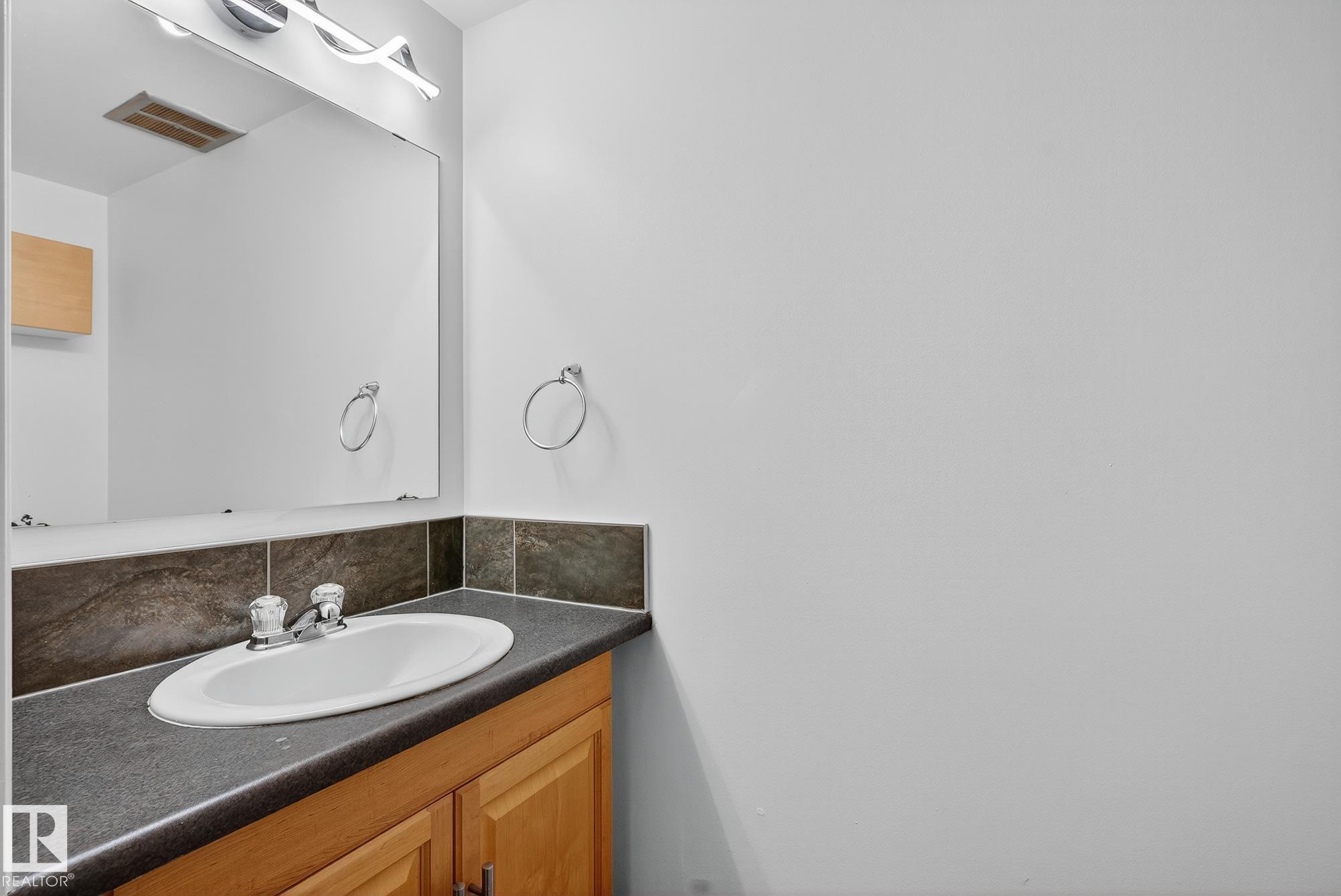 Fifth View of 208 CHATEAU Place, Belmead, Edmonton, Alberta, T5T 1V3