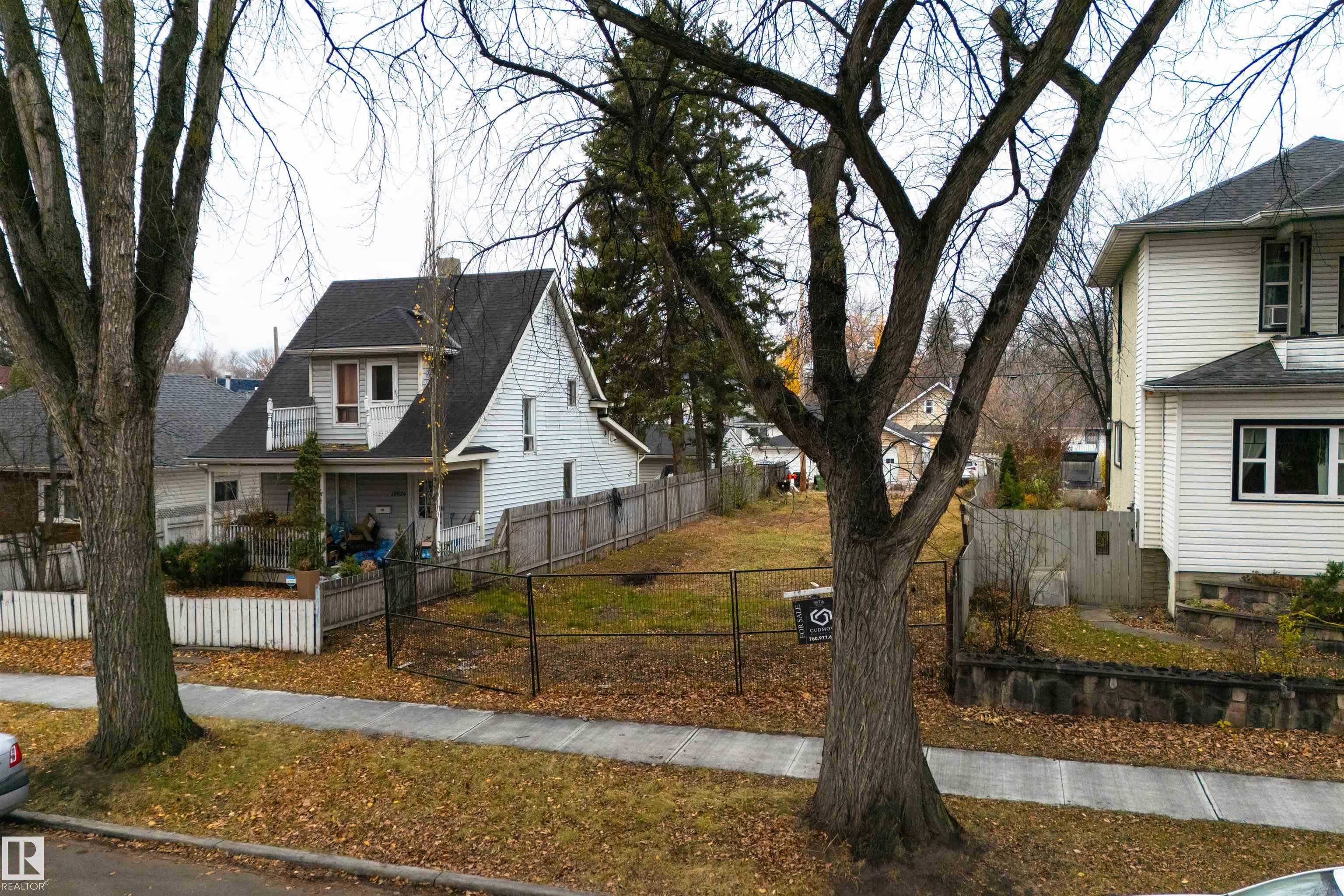 Second View of 12026 93 Street, Alberta Avenue, Edmonton, Alberta, T5G 1E8