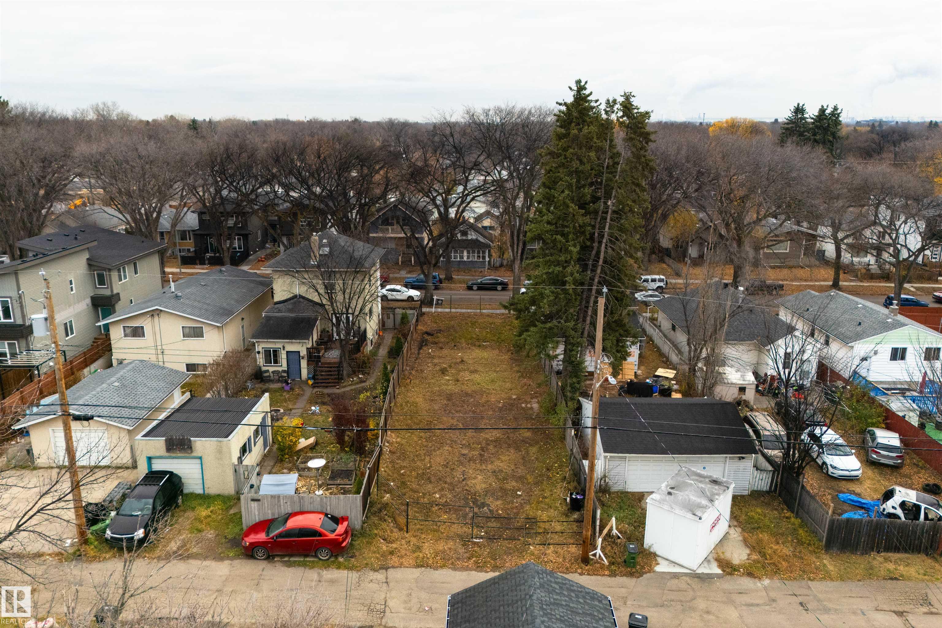 Fourth View of 12026 93 Street, Alberta Avenue, Edmonton, Alberta, T5G 1E8