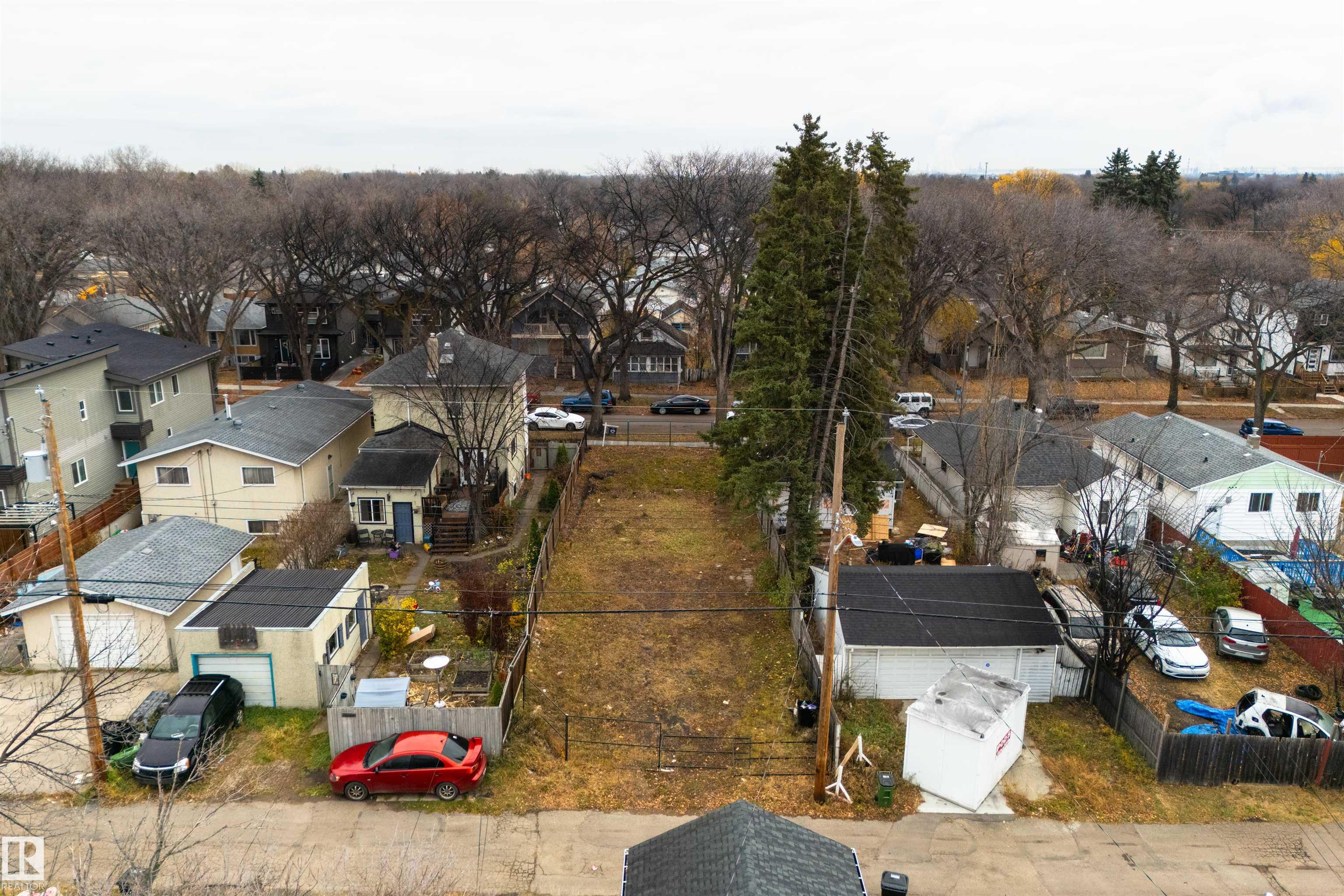 Fifth View of 12026 93 Street, Alberta Avenue, Edmonton, Alberta, T5G 1E8