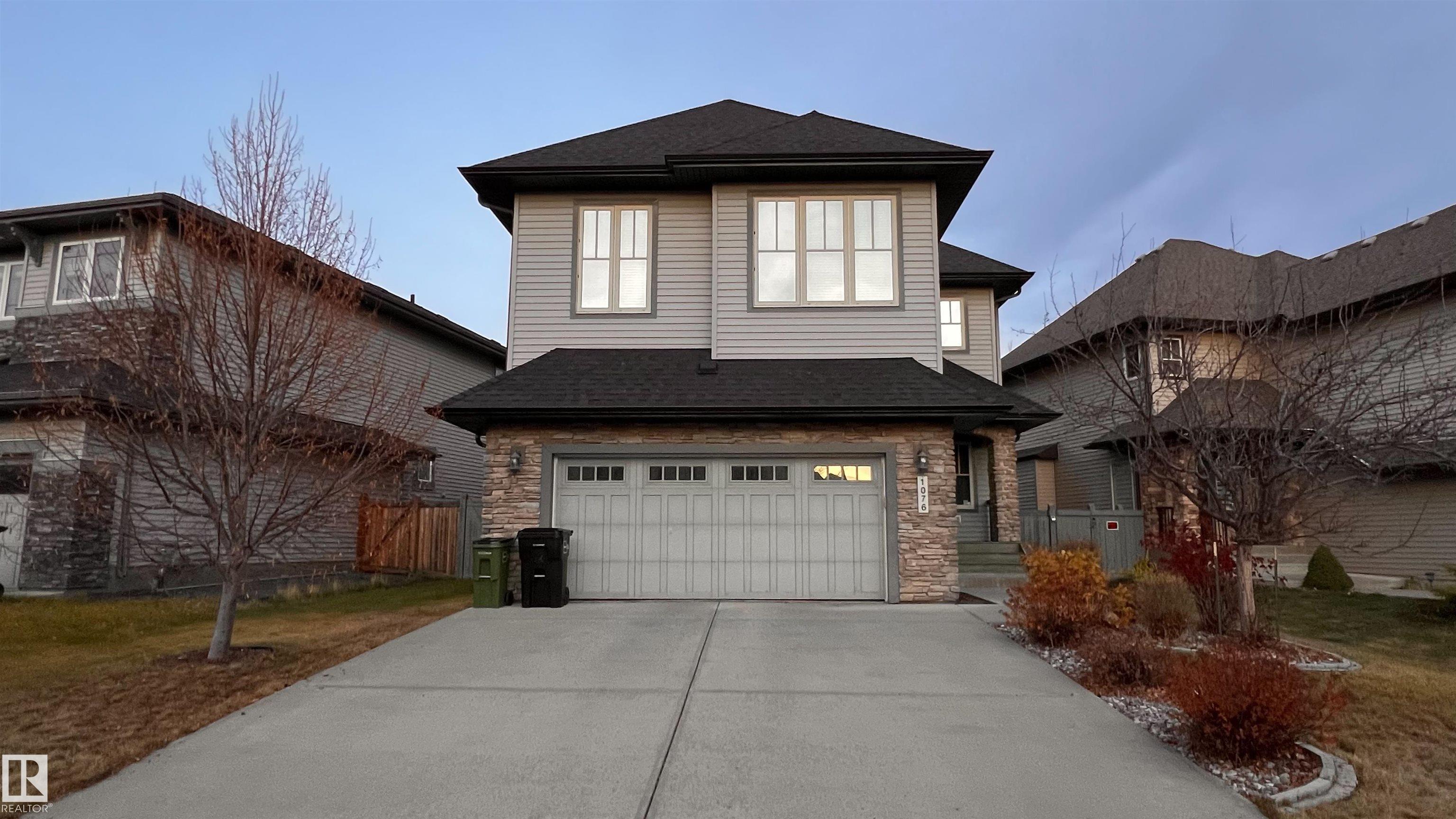 1076 ARMITAGE Crescent, E4464628, Alberta,