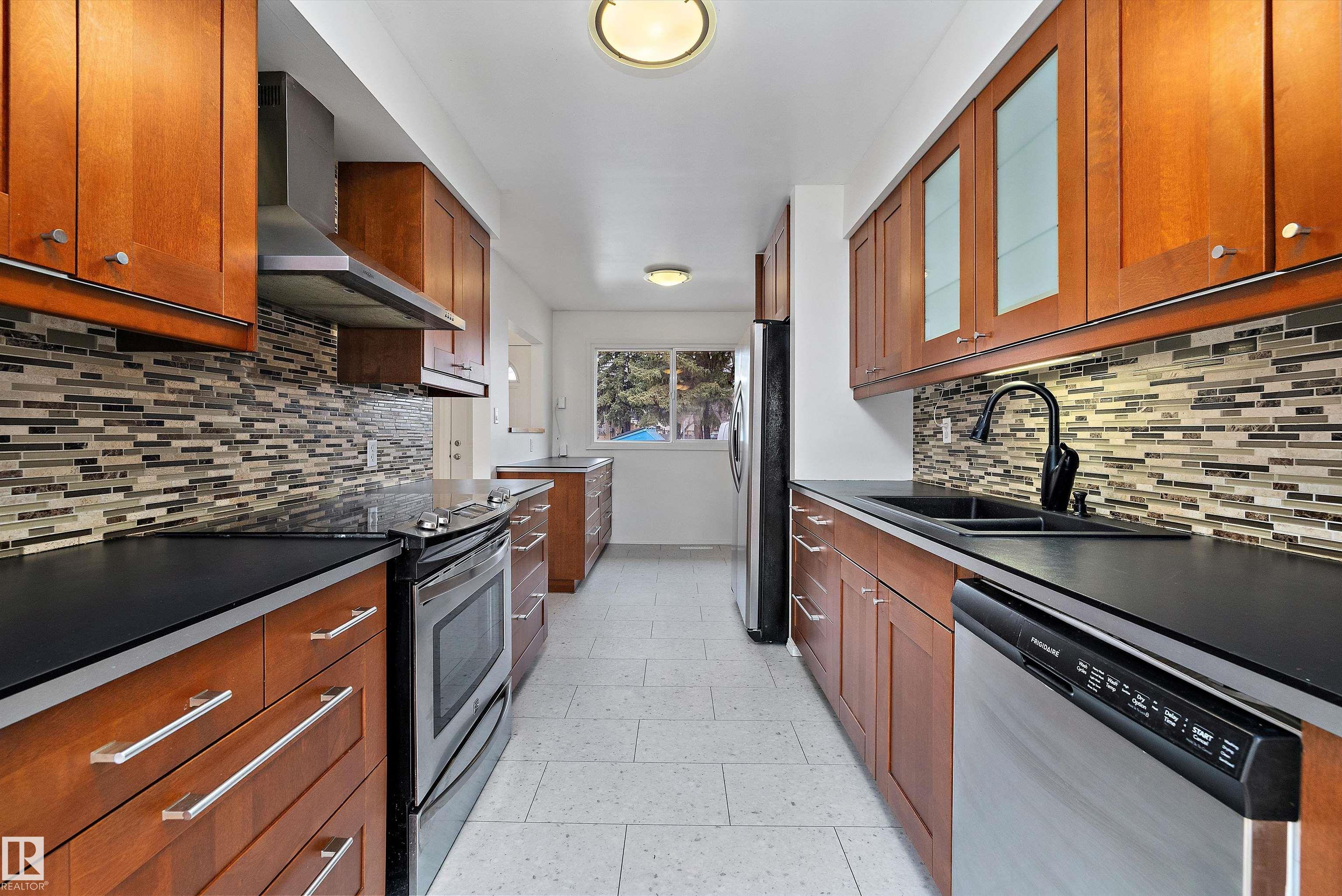 47 ROYAL Road, E4464643, Alberta,