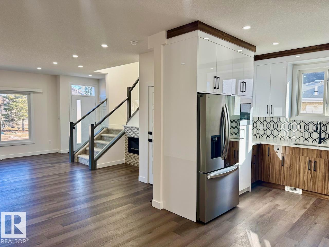 Third View of 1 UPPER 12122 43 Street, Beacon Heights, Edmonton, Alberta, T5W 2R1