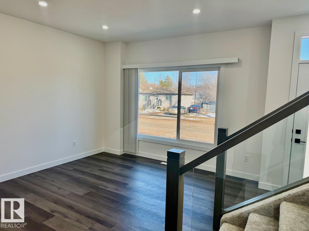 Fifth View of 1 UPPER 12122 43 Street, Beacon Heights, Edmonton, Alberta, T5W 2R1