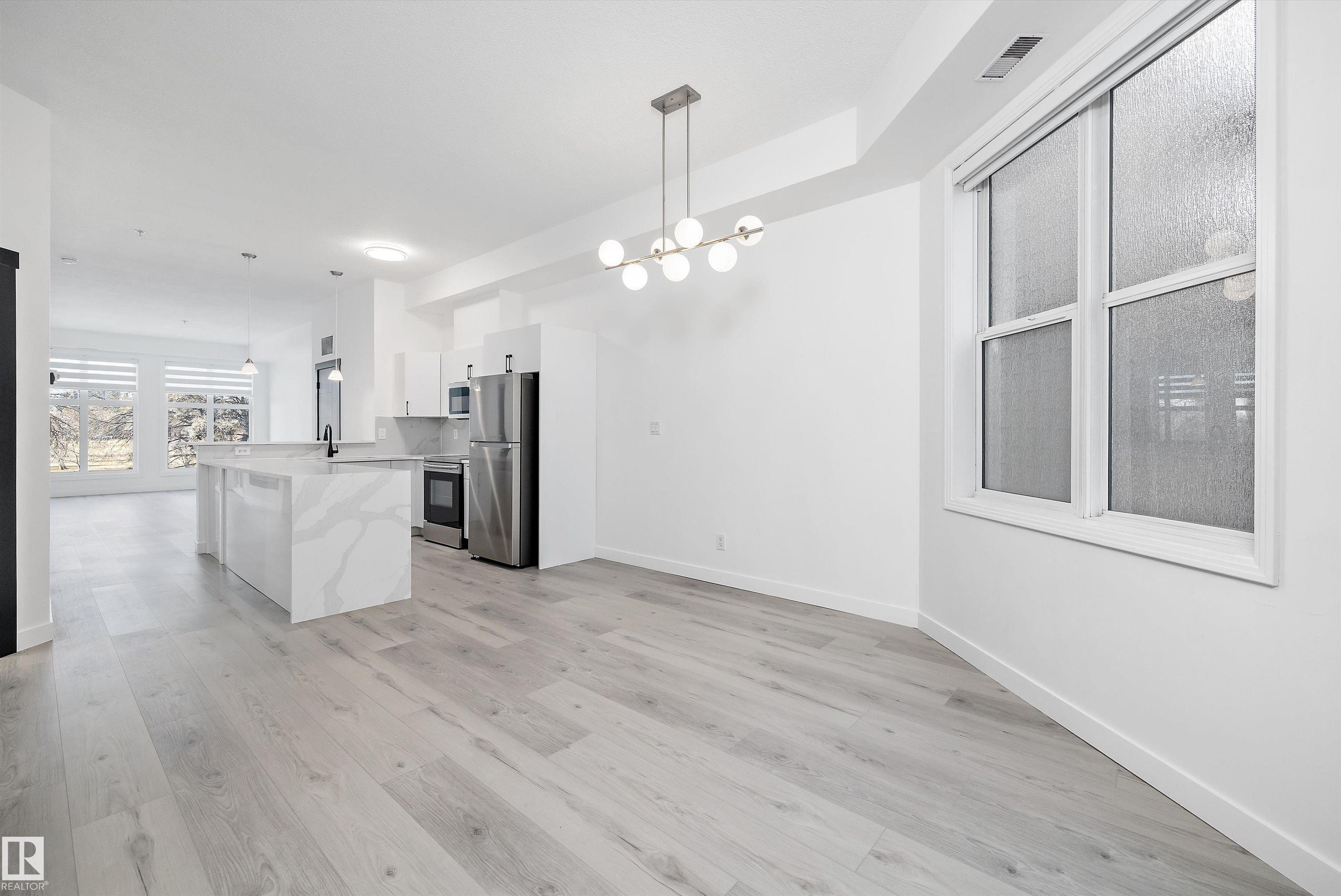 Fifth View of 200 10531 117 Street, Queen Mary Park, Edmonton, Alberta, T5H 0A8