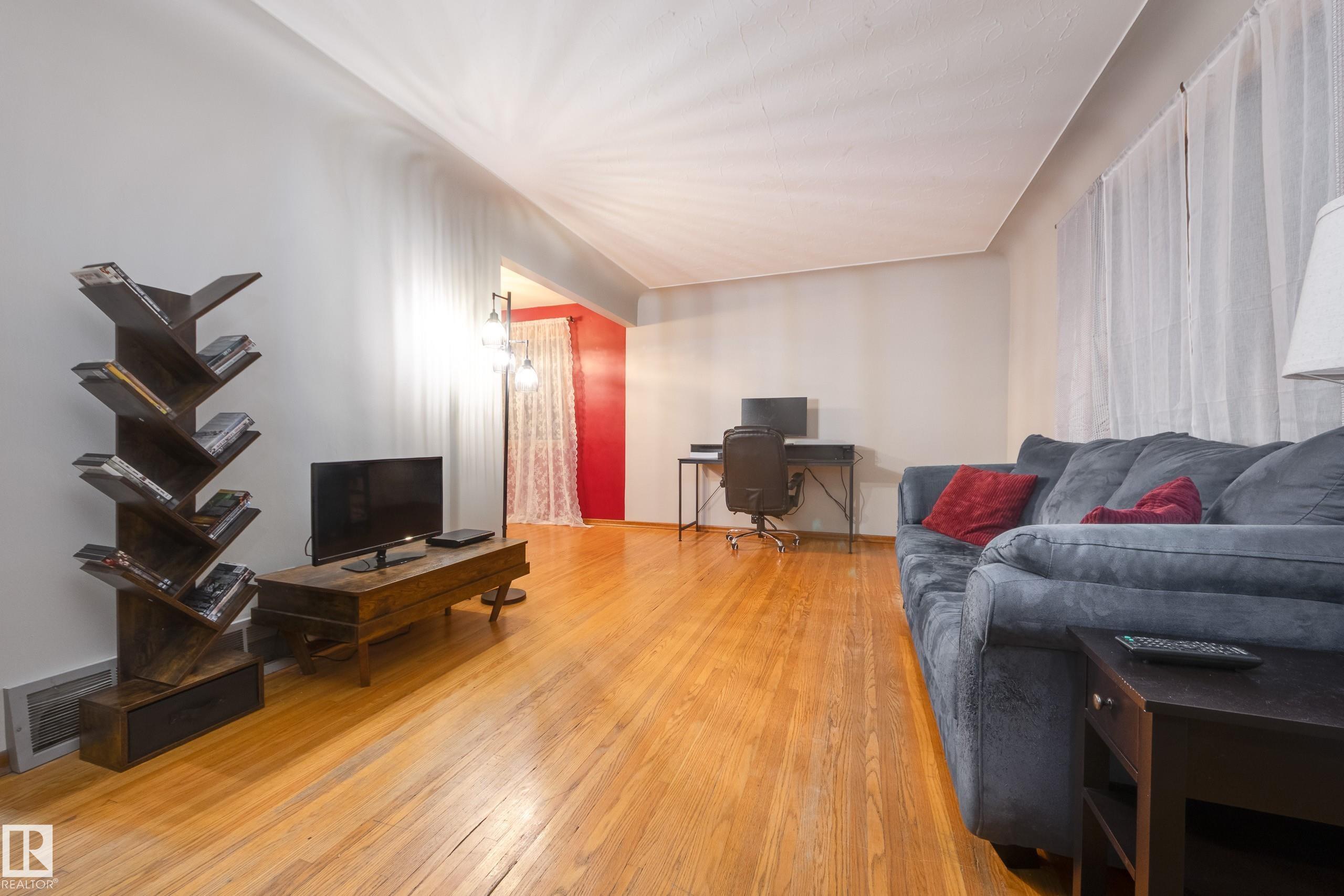 Fifth View of 7315 83 Street, Avonmore, Edmonton, Alberta, T6C 2Y5