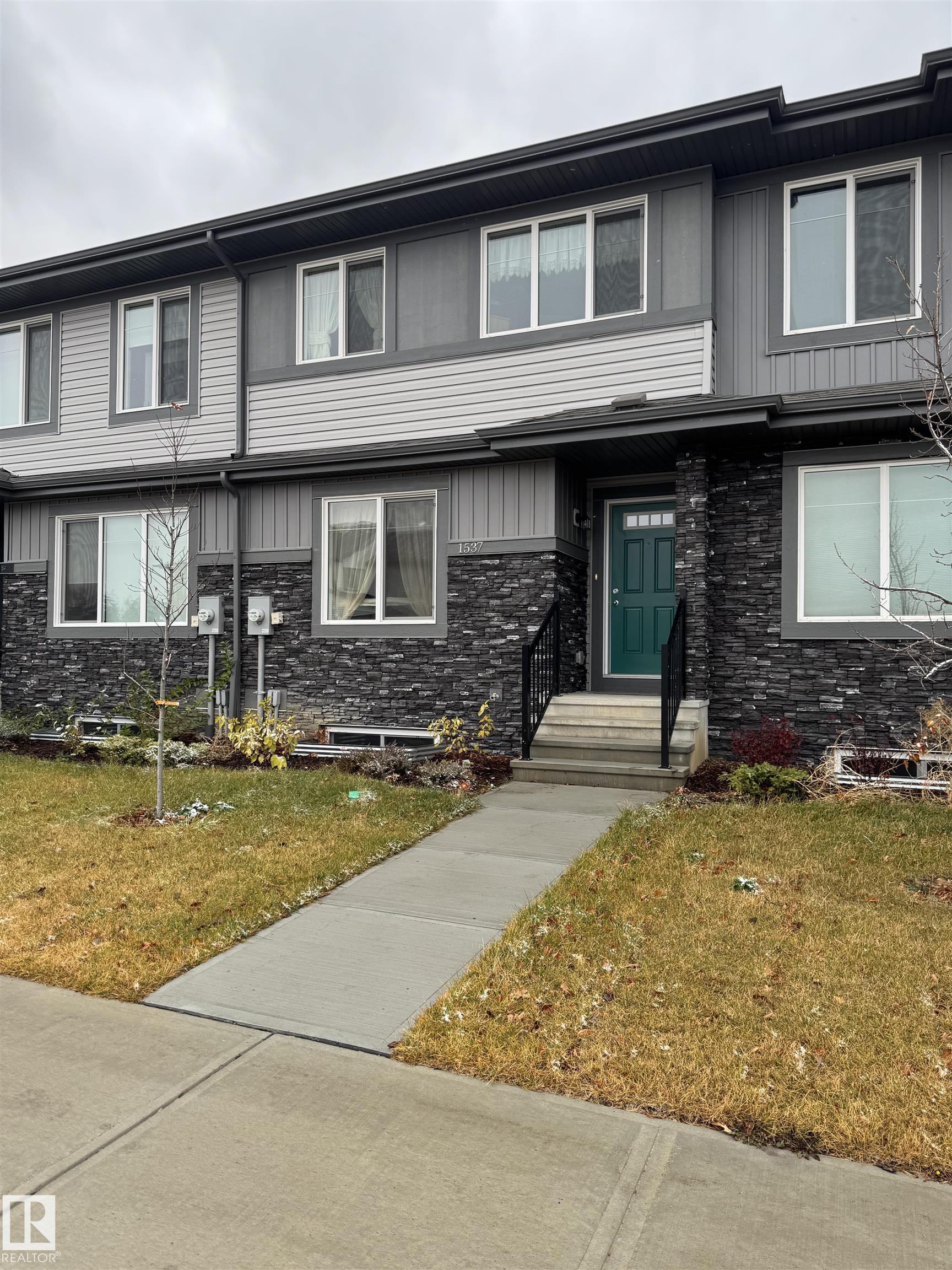 1537 SANDSTONE Boulevard, E4465115, Alberta,