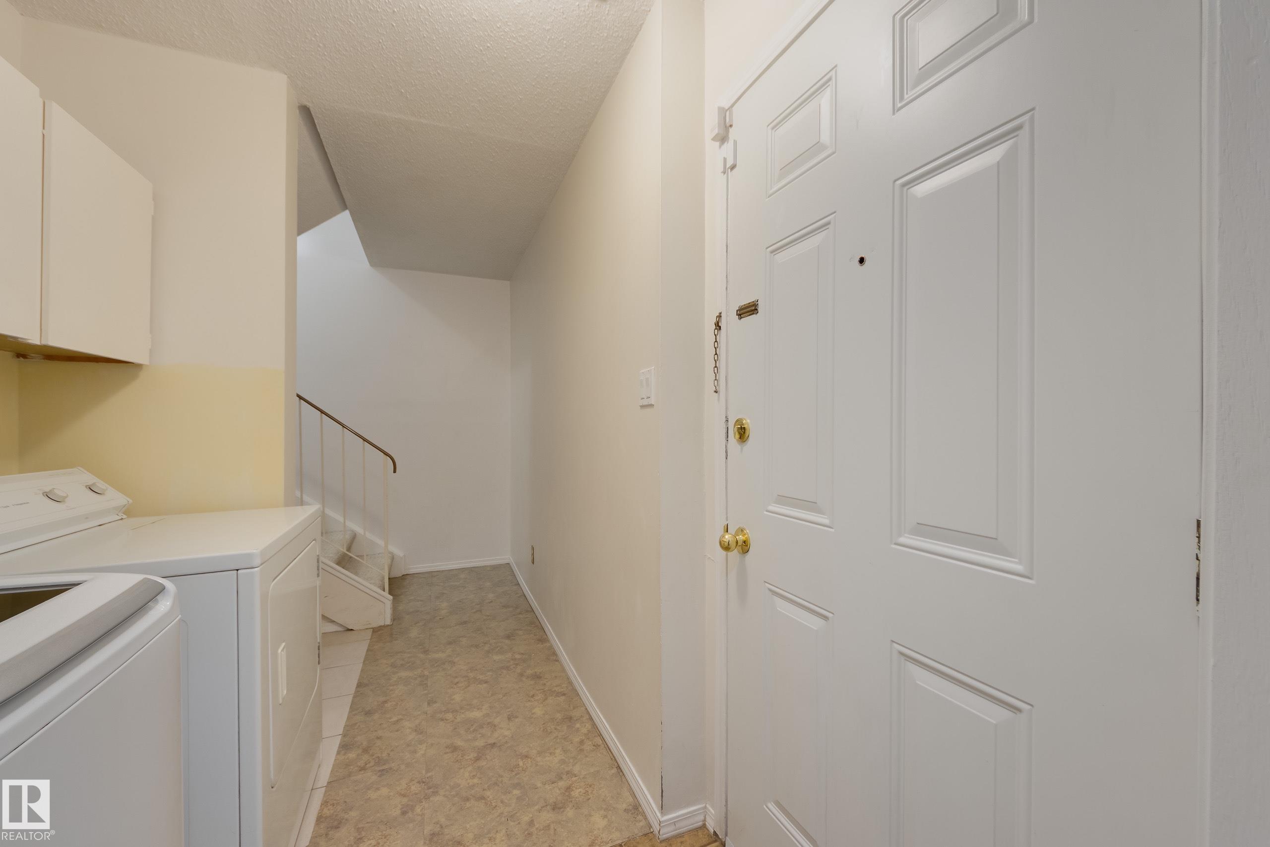 Fourth View of 534 WILLOW Court NW, Lymburn, Edmonton, Alberta, T5T 2K7