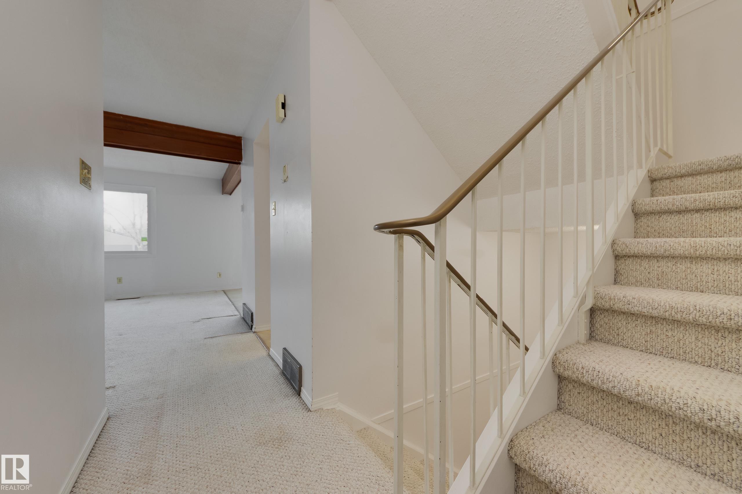 Fifth View of 534 WILLOW Court NW, Lymburn, Edmonton, Alberta, T5T 2K7