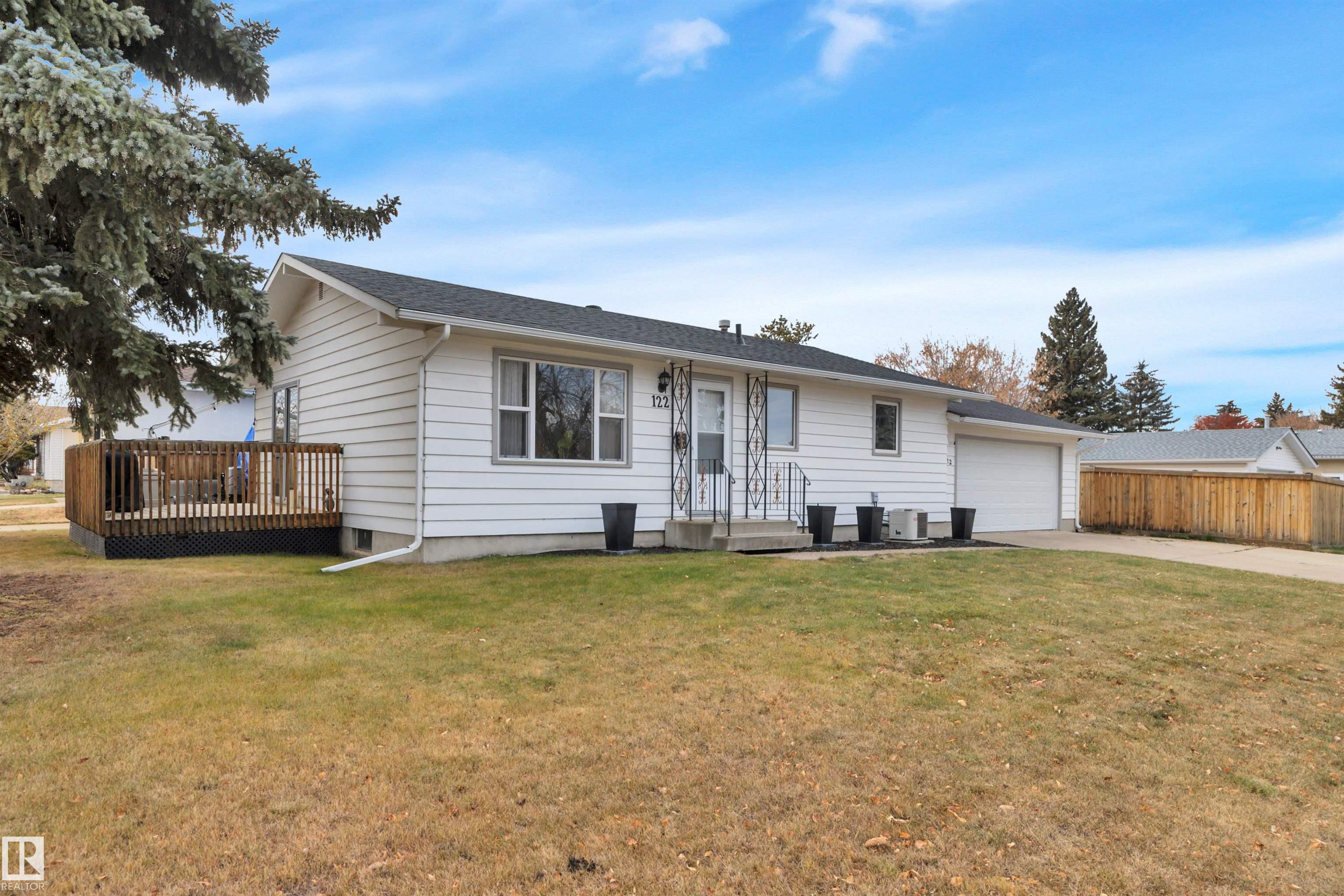 Third View of 122 MAPLE Crescent, South Centennial, Wetaskiwin, Alberta, T9A 2E4