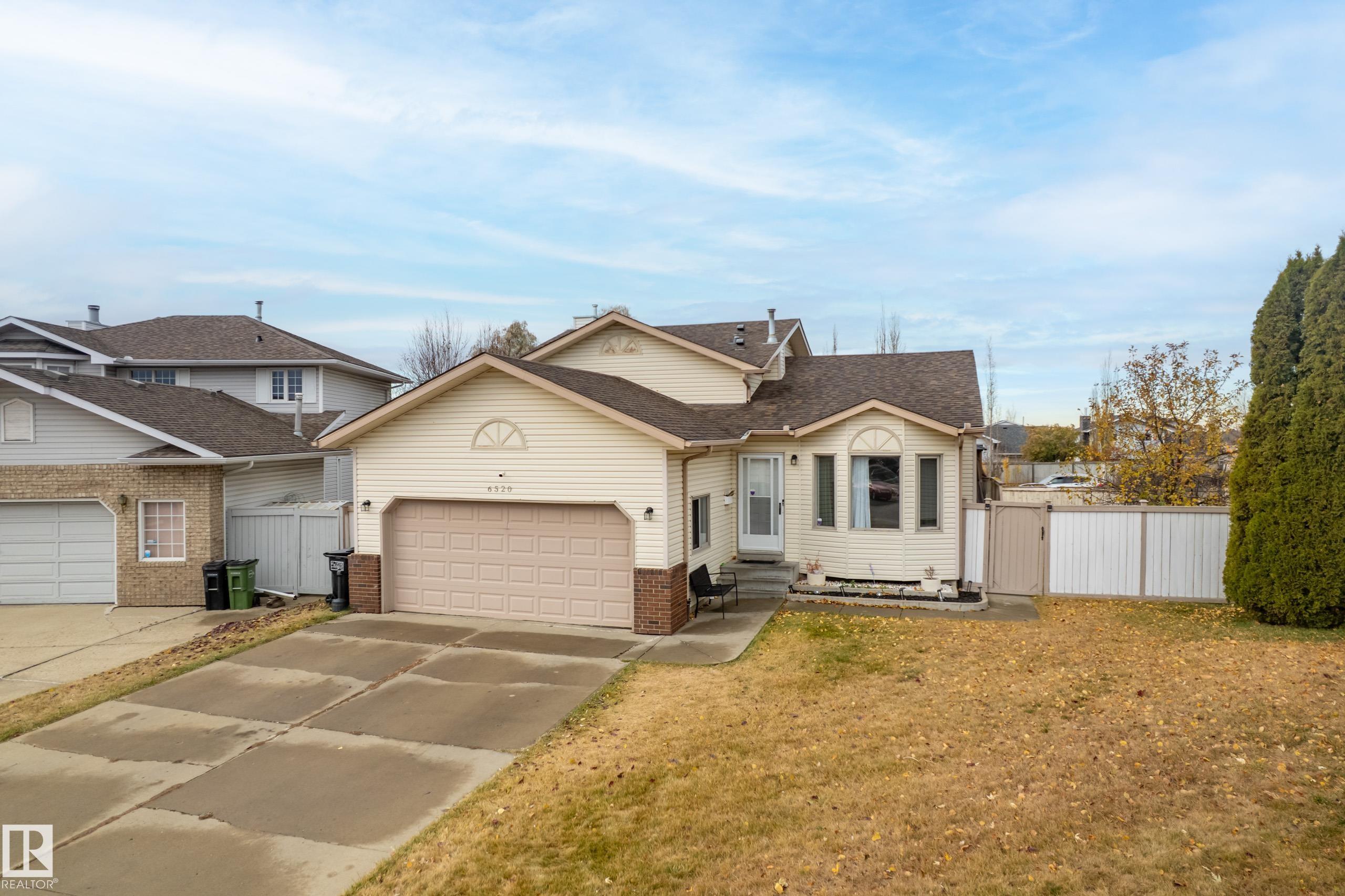 Second View of 6520 154 Avenue, Matt Berry, Edmonton, Alberta, T5Y 2N7