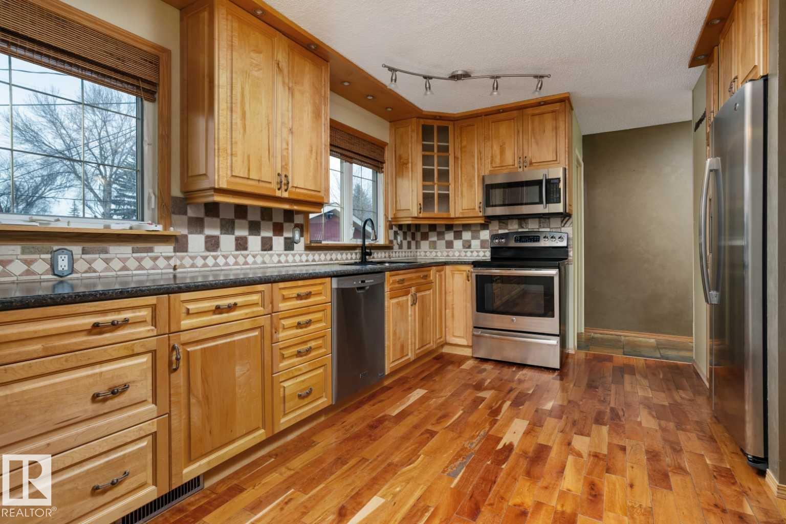 Third View of 9124 167 Street, West Meadowlark Park, Edmonton, Alberta, T5R 2T9