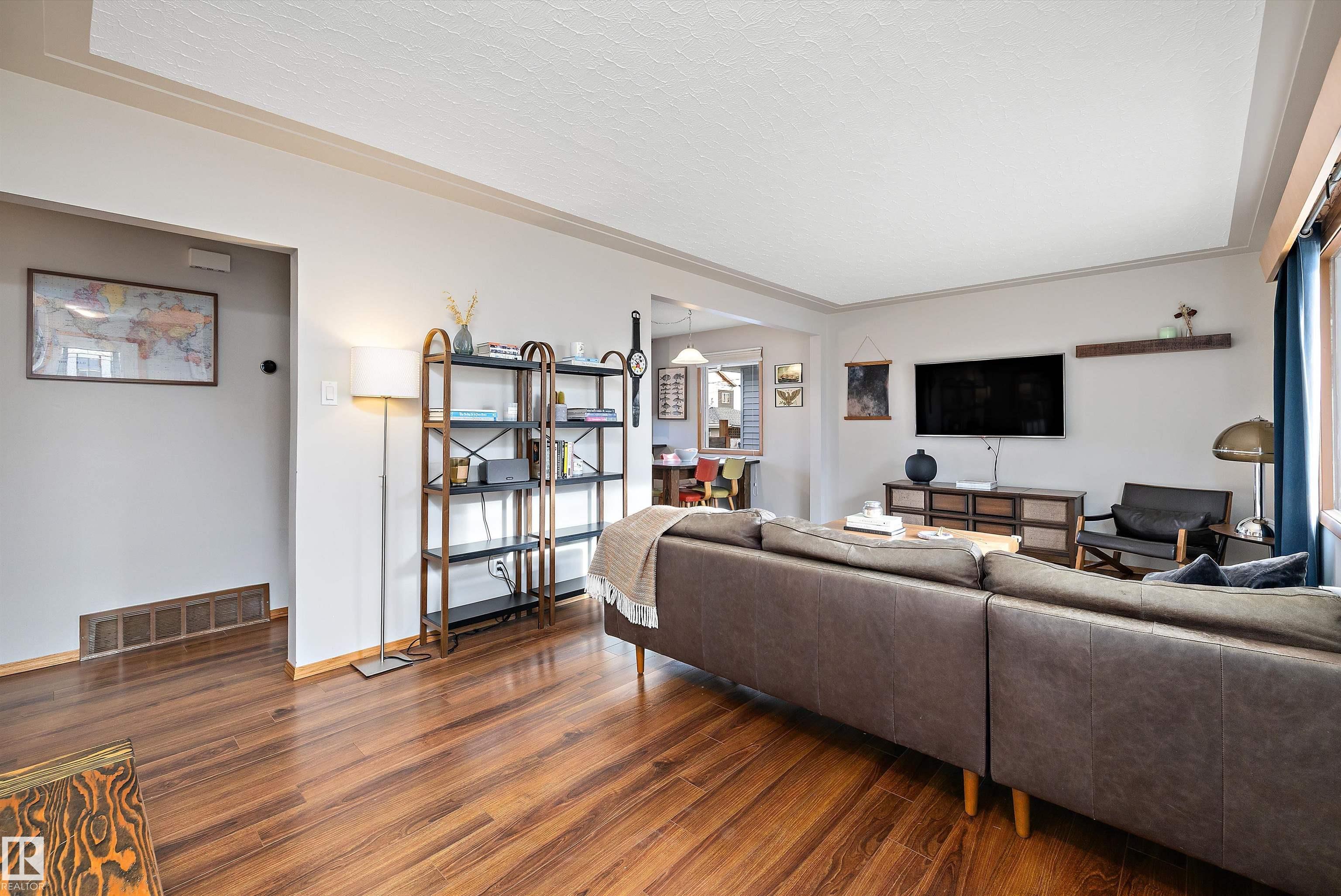 Fourth View of 6212 89 Avenue, Kenilworth, Edmonton, Alberta, T6B 0M9