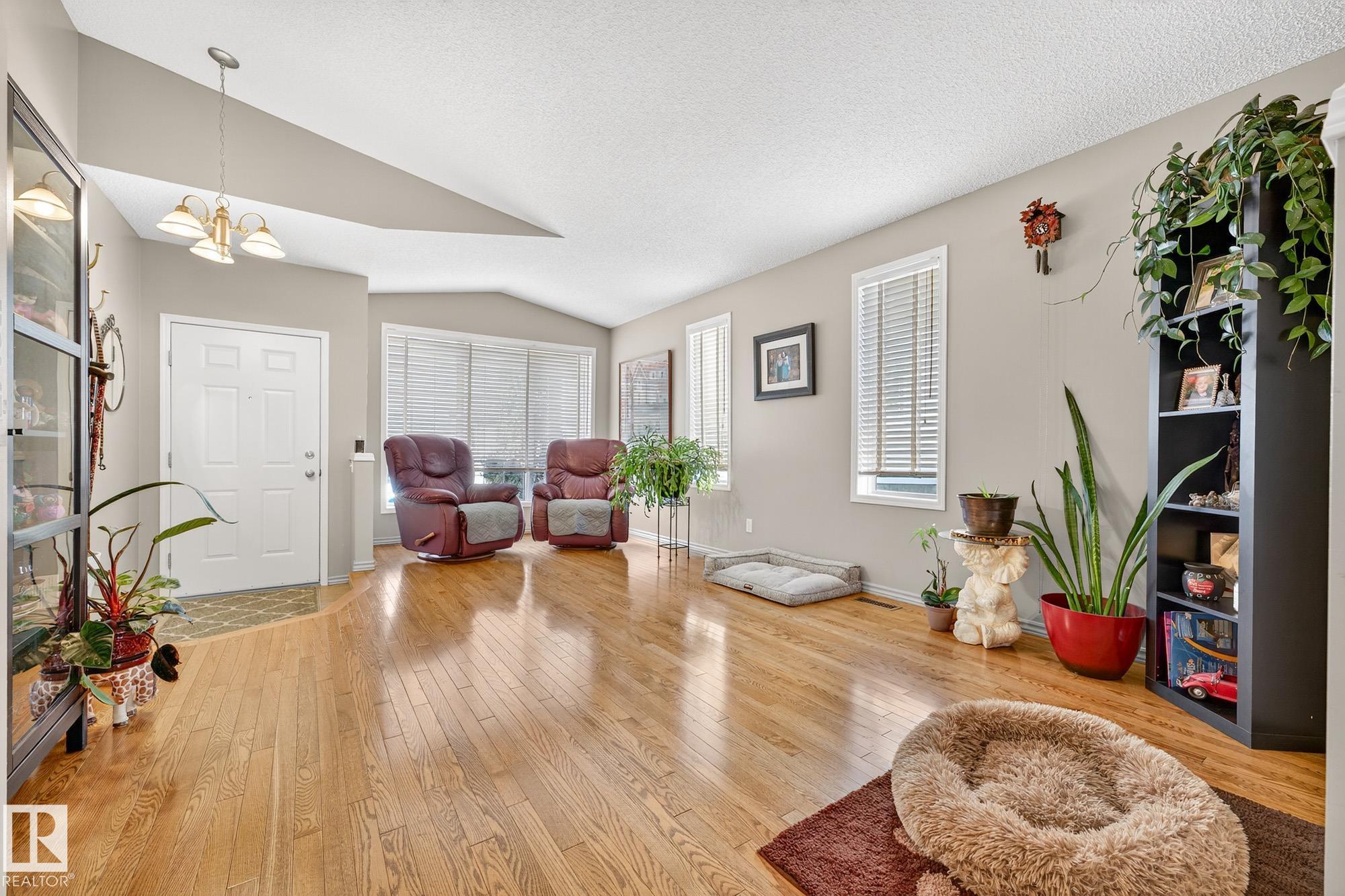 Fifth View of 8304 170 Avenue, Klarvatten, Edmonton, Alberta, T5Z 3G8