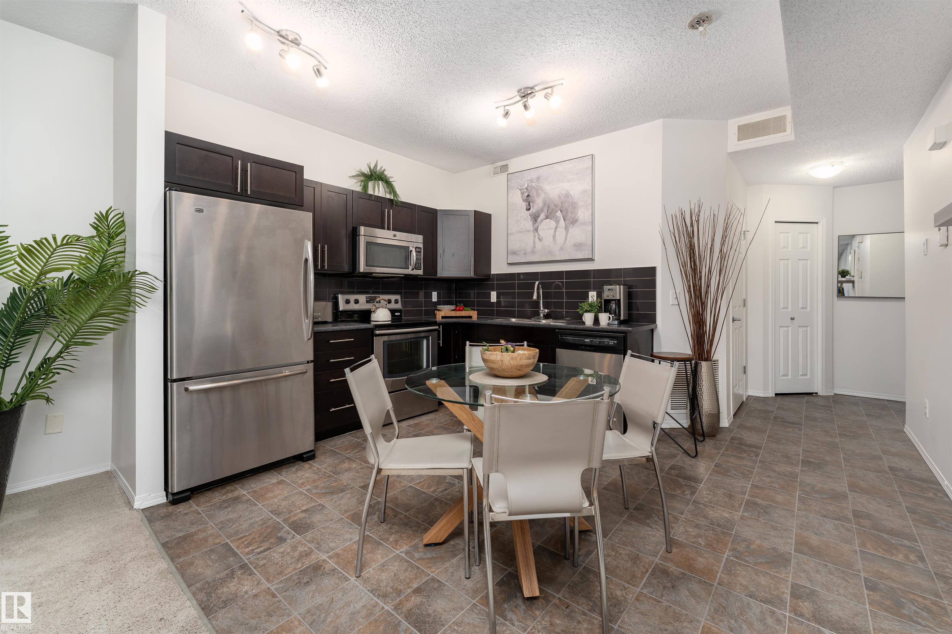 22 6520 2 Avenue, E4466109, Alberta,