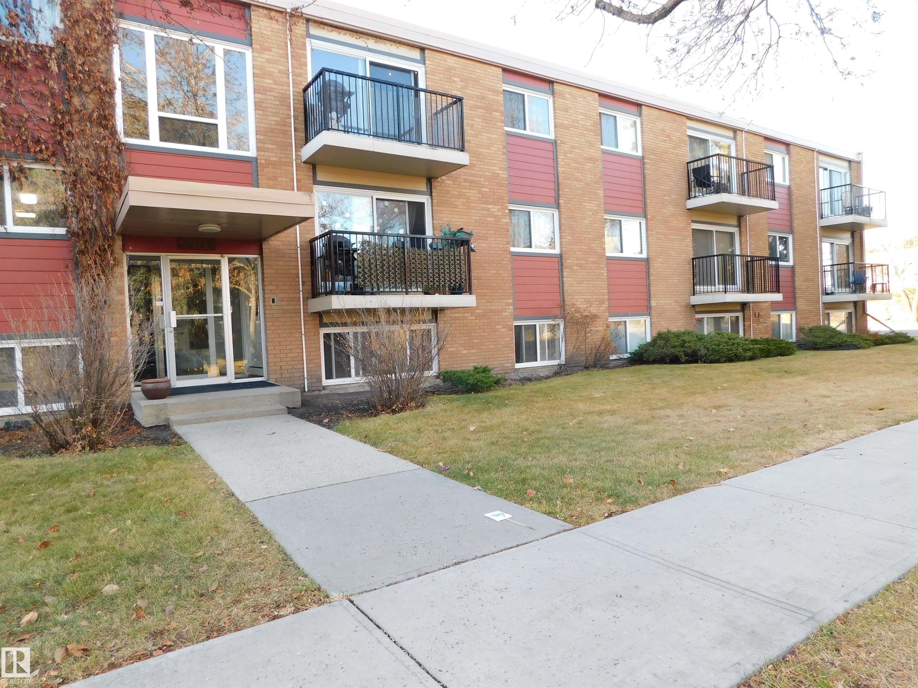 Second View of 108 11040 129 Street, Westmount, Edmonton, Alberta, T5M 0Y3