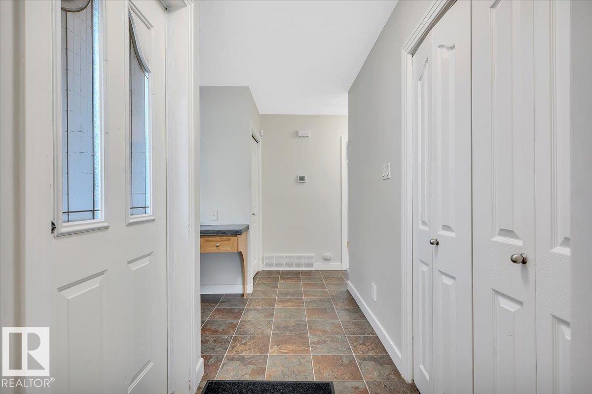 Fifth View of 353 DOGWOOD Court, Sherwood Heights, Sherwood Park, Alberta, T8A 1K5